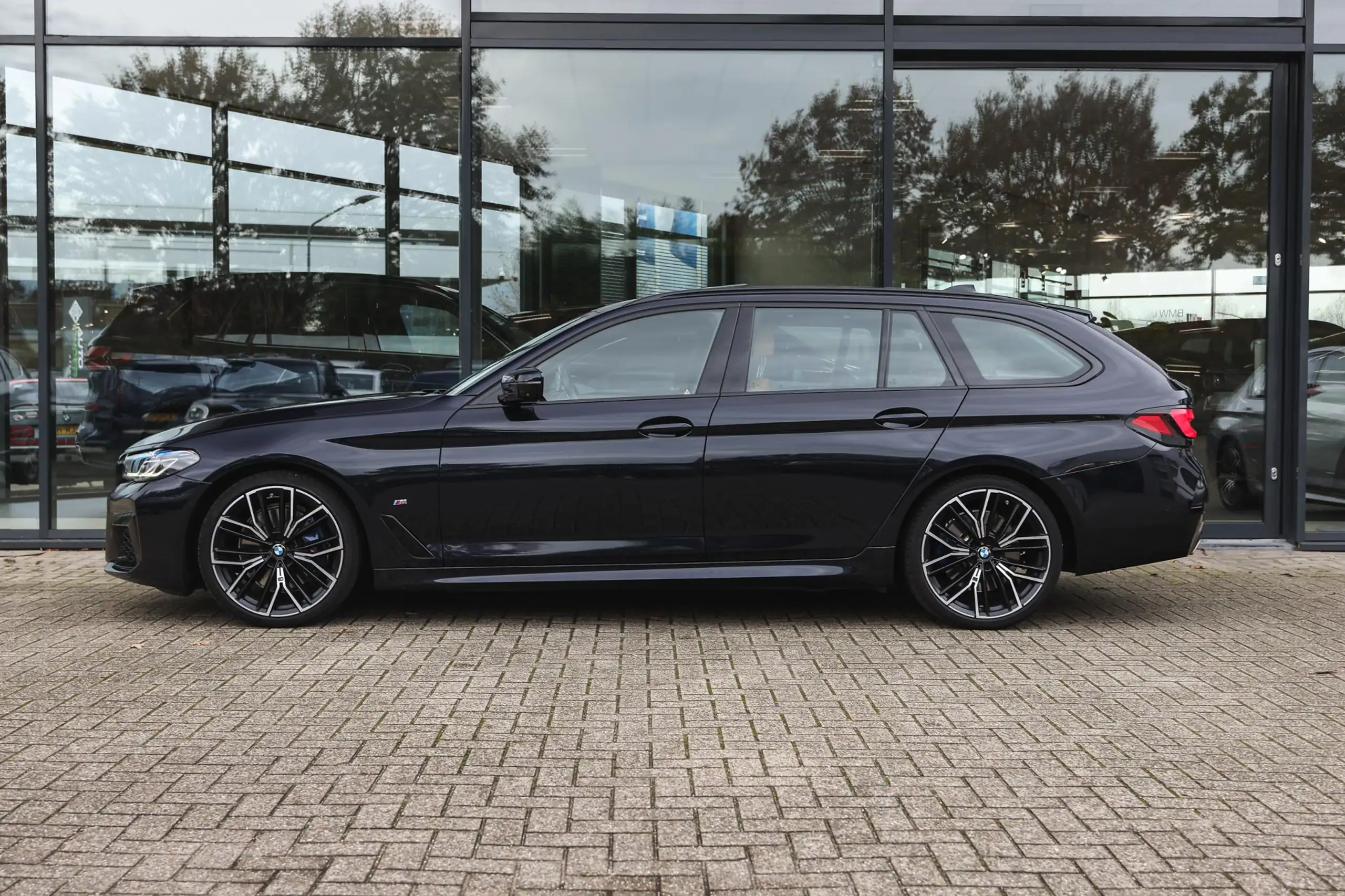 BMW - 530