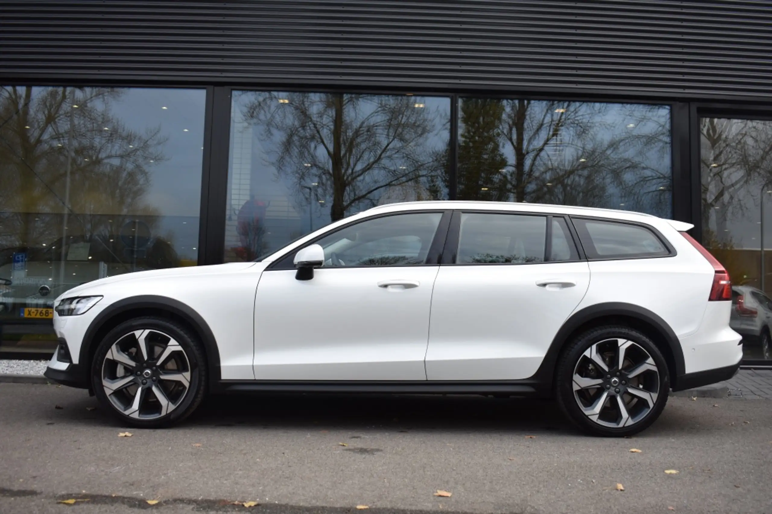 Volvo - V60 Cross Country