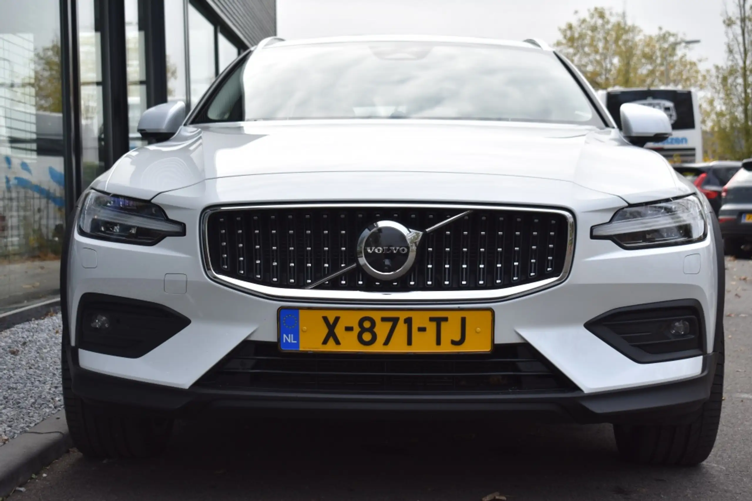 Volvo - V60 Cross Country