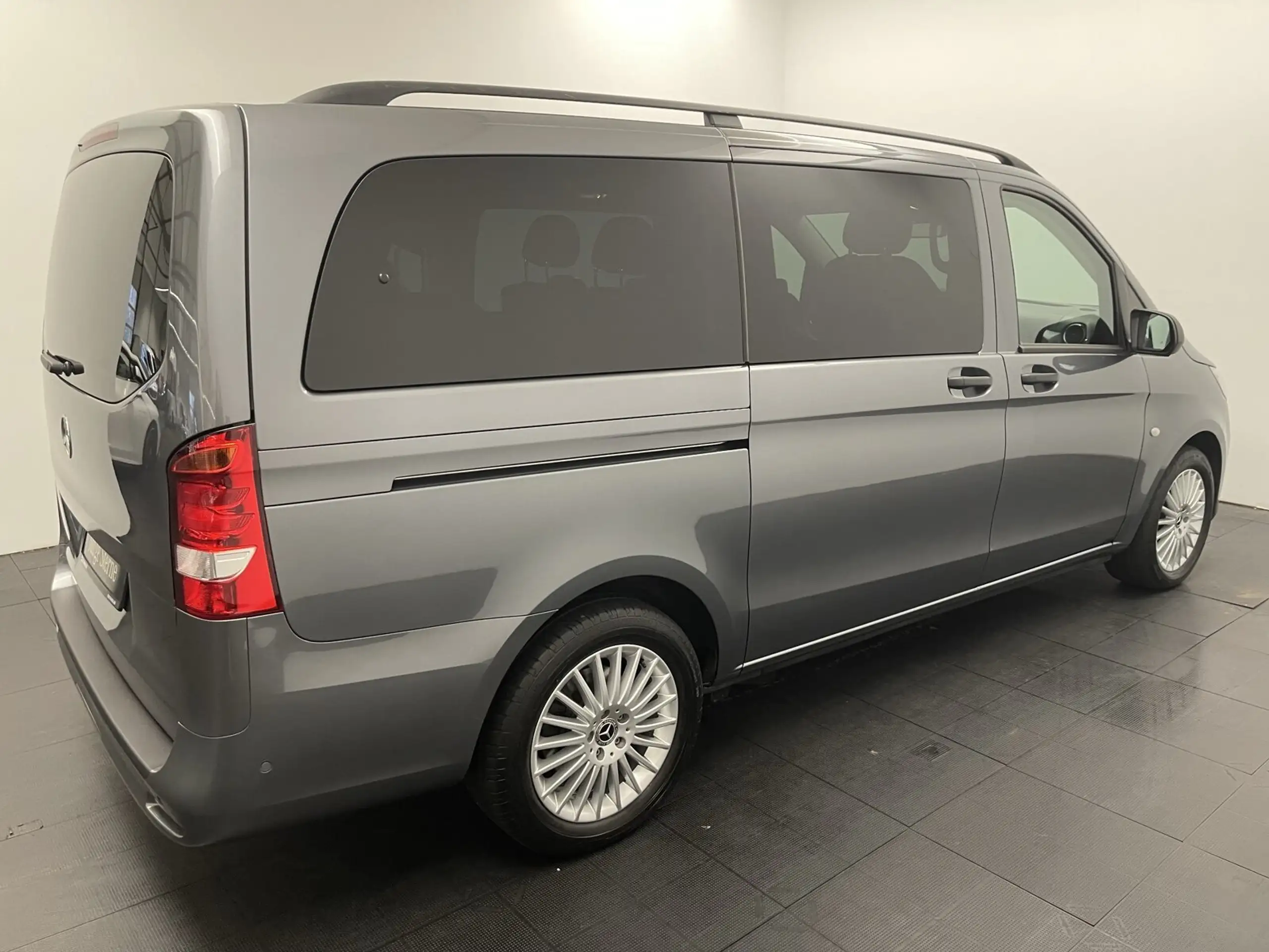 Mercedes-Benz - Vito