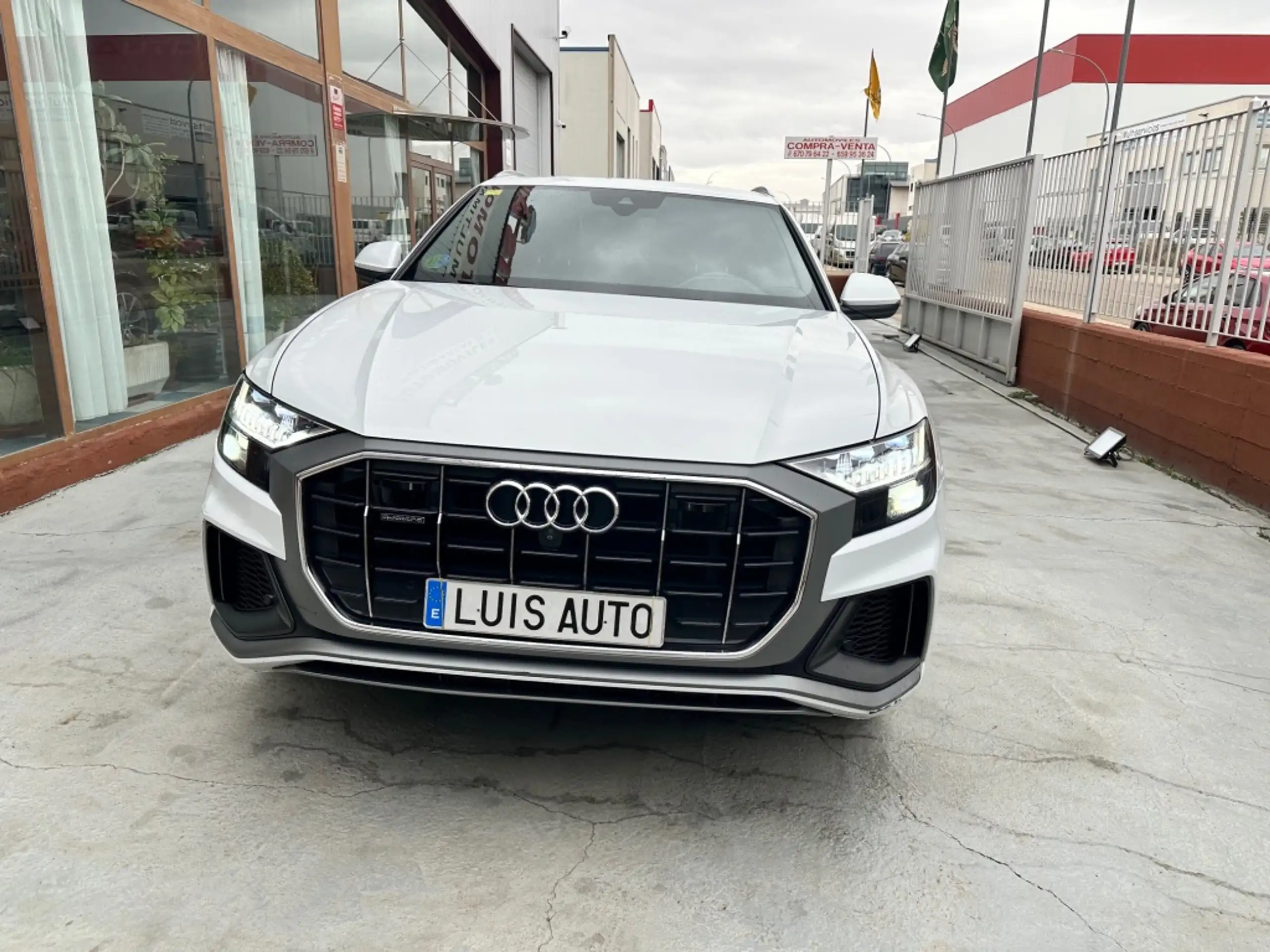 Audi - Q8