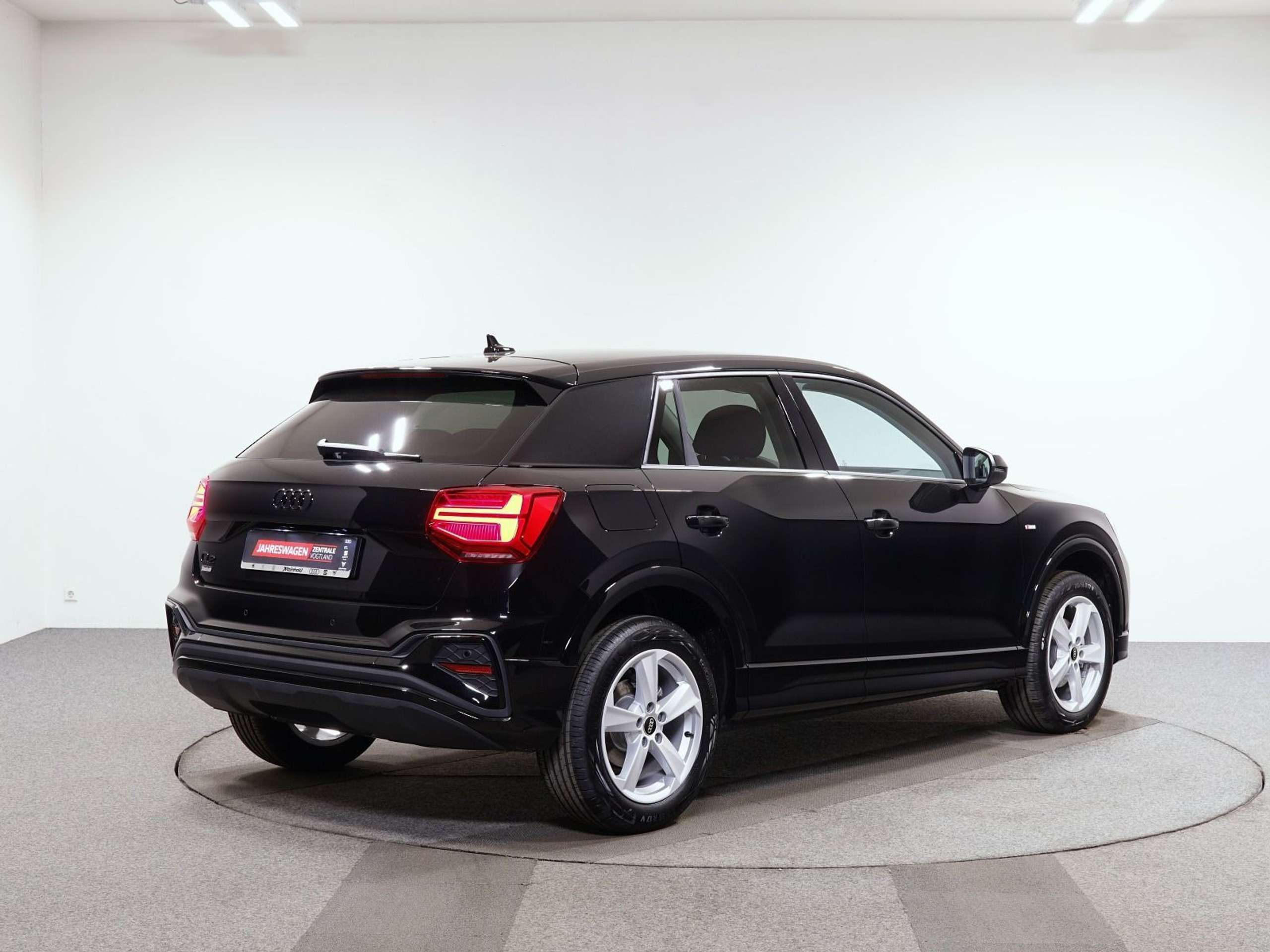 Audi - Q2