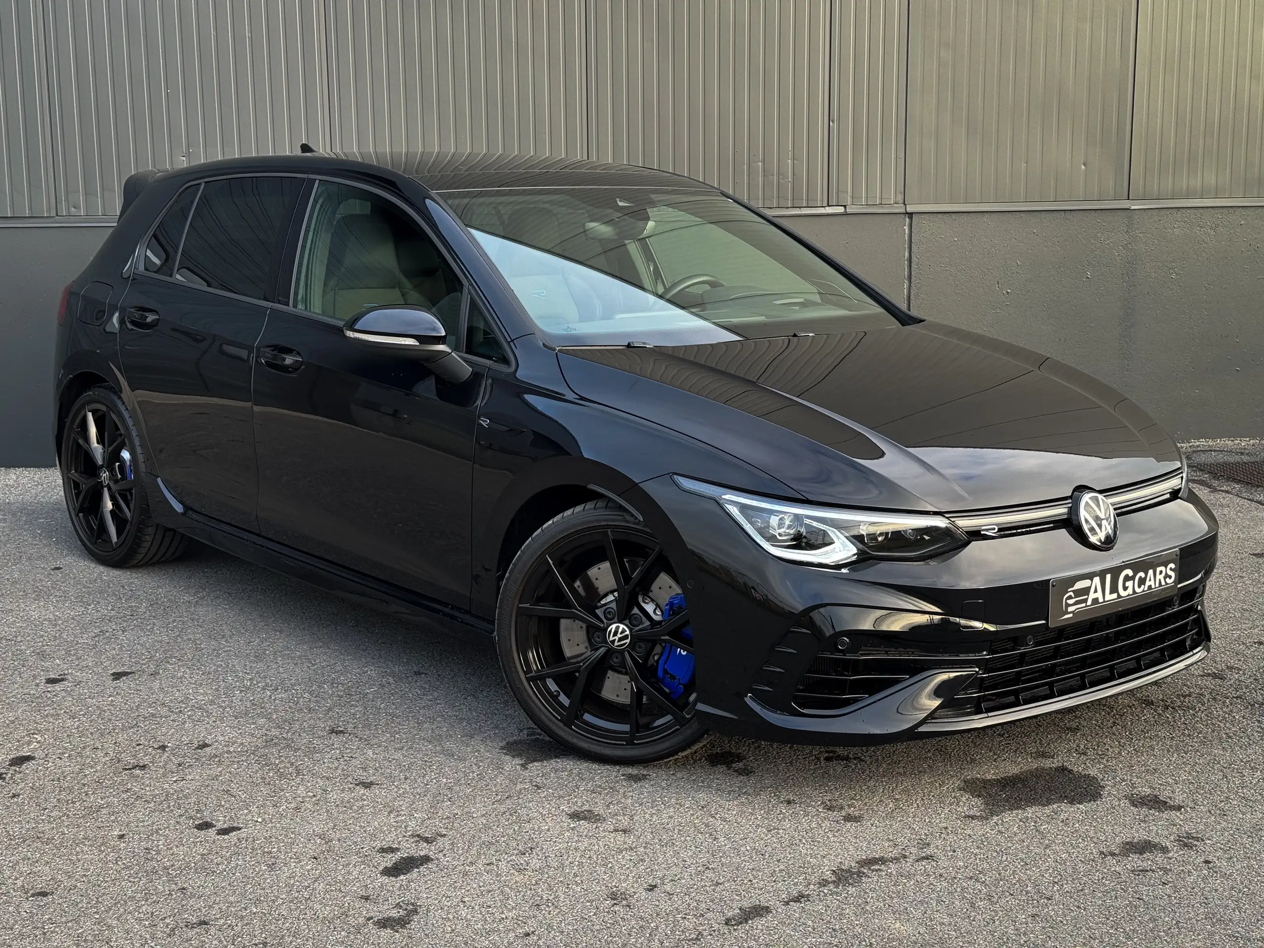 Volkswagen - Golf R