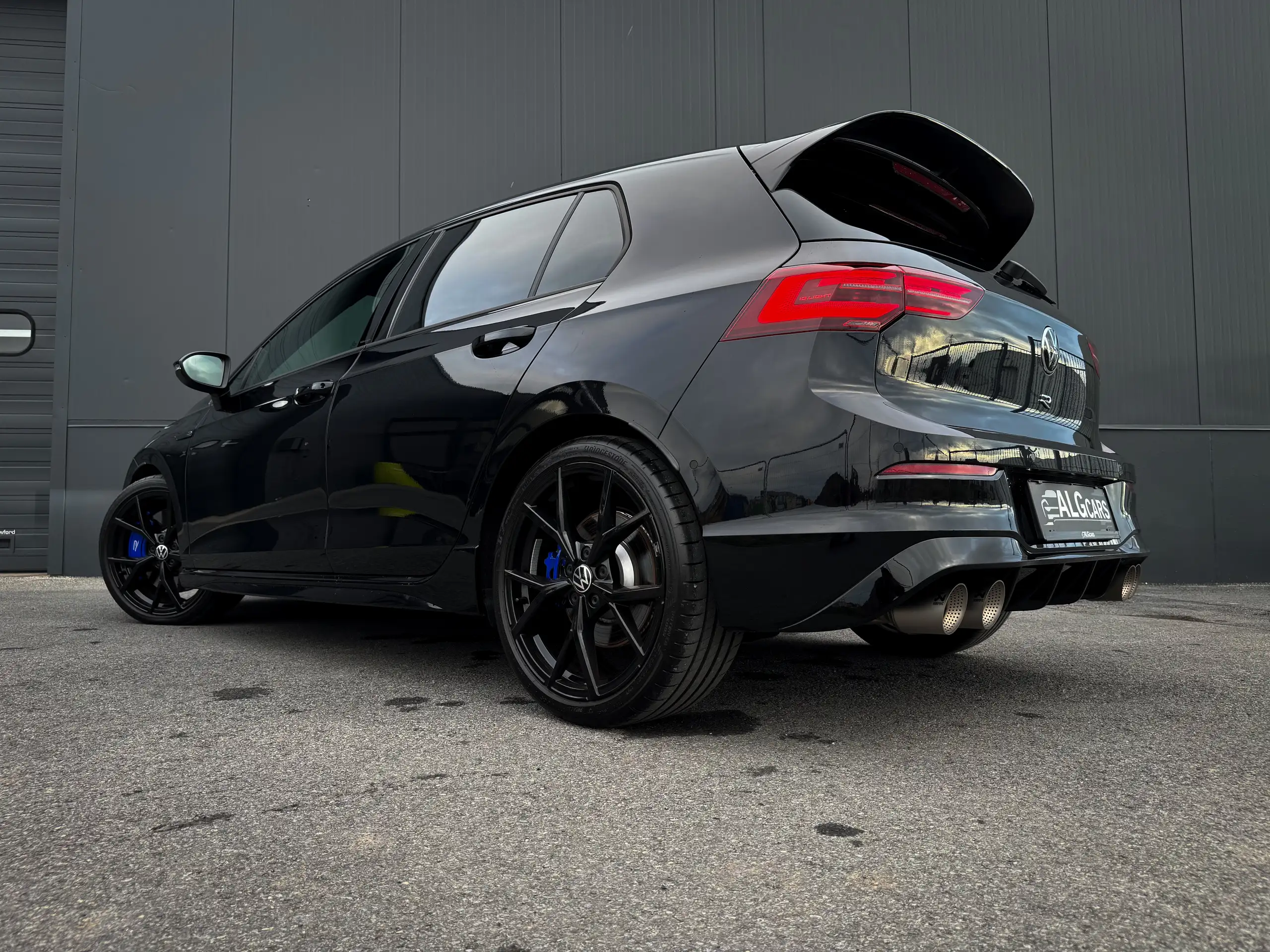 Volkswagen - Golf R