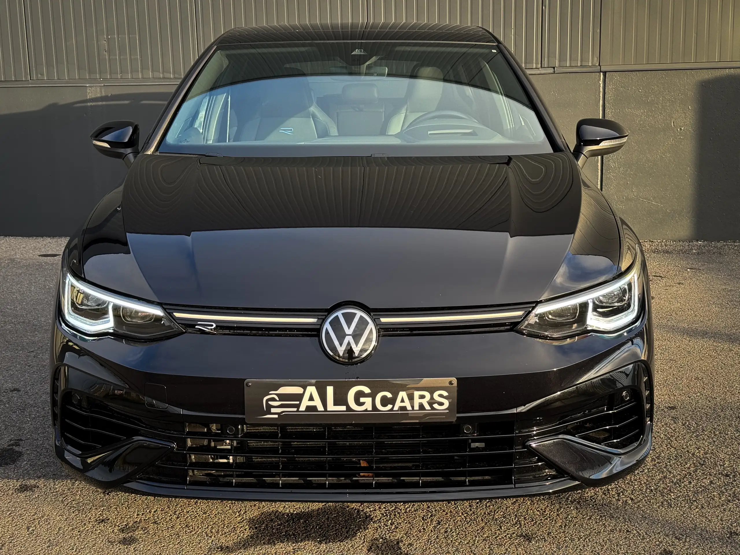 Volkswagen - Golf R