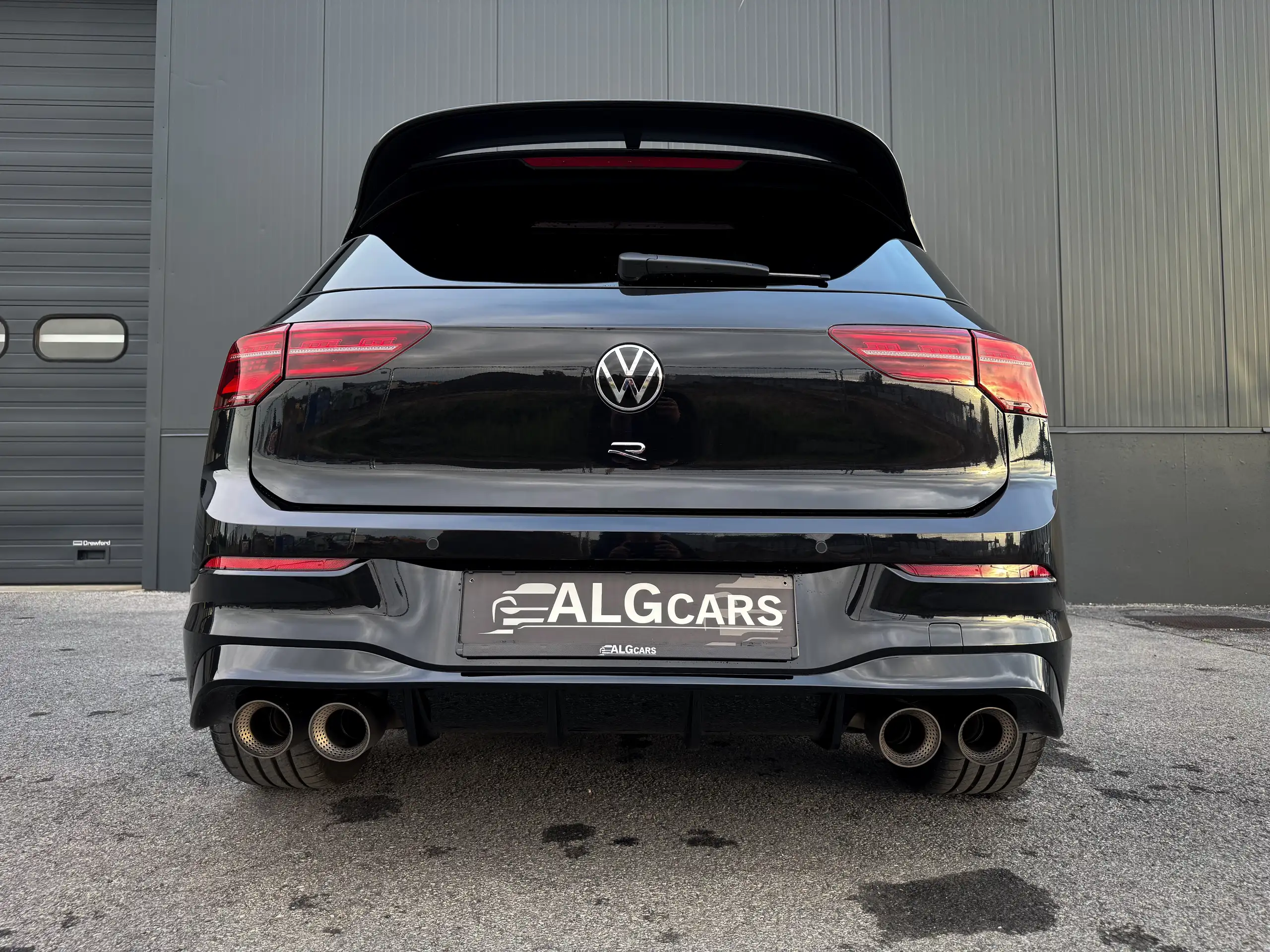 Volkswagen - Golf R