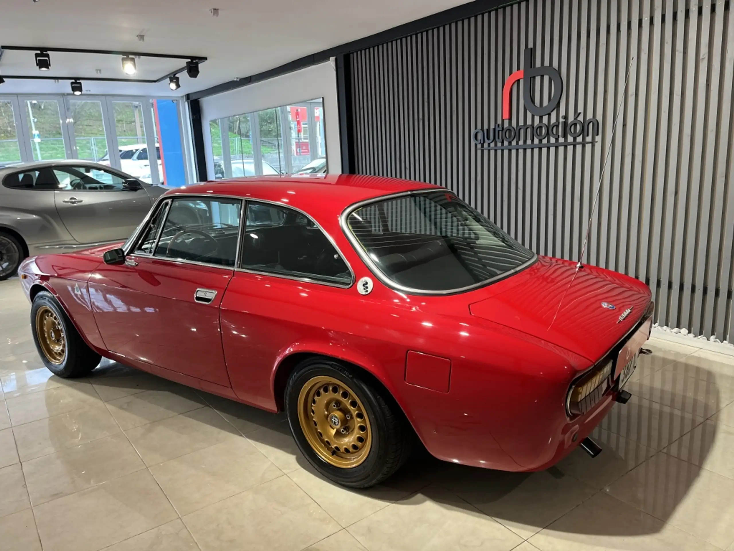 Alfa Romeo - 2000