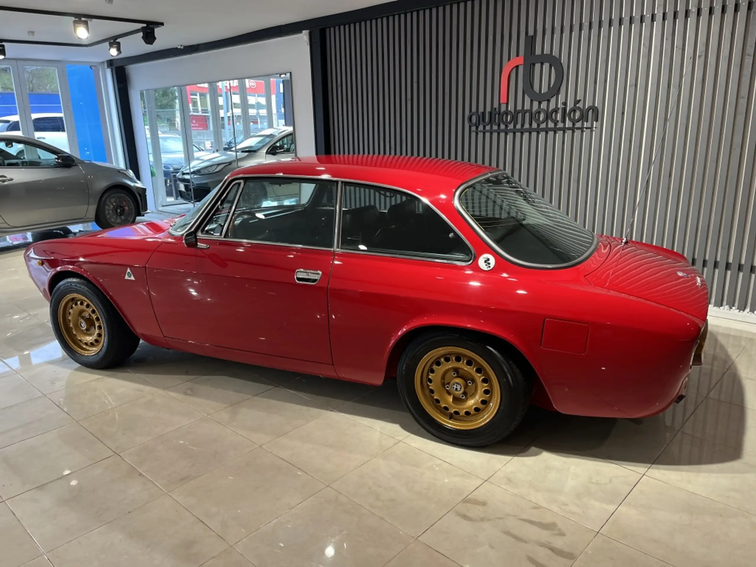 Alfa Romeo - 2000