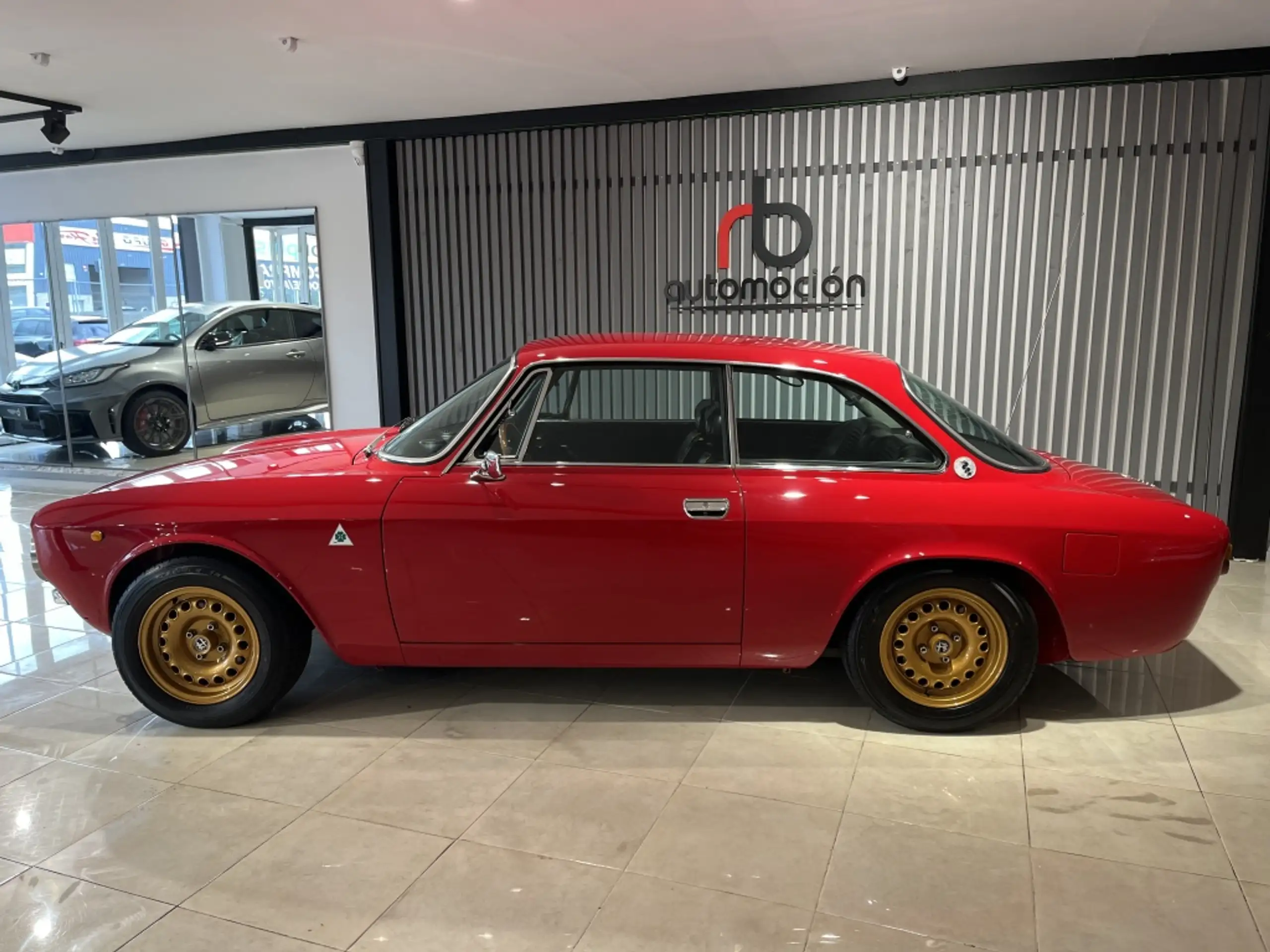 Alfa Romeo - 2000