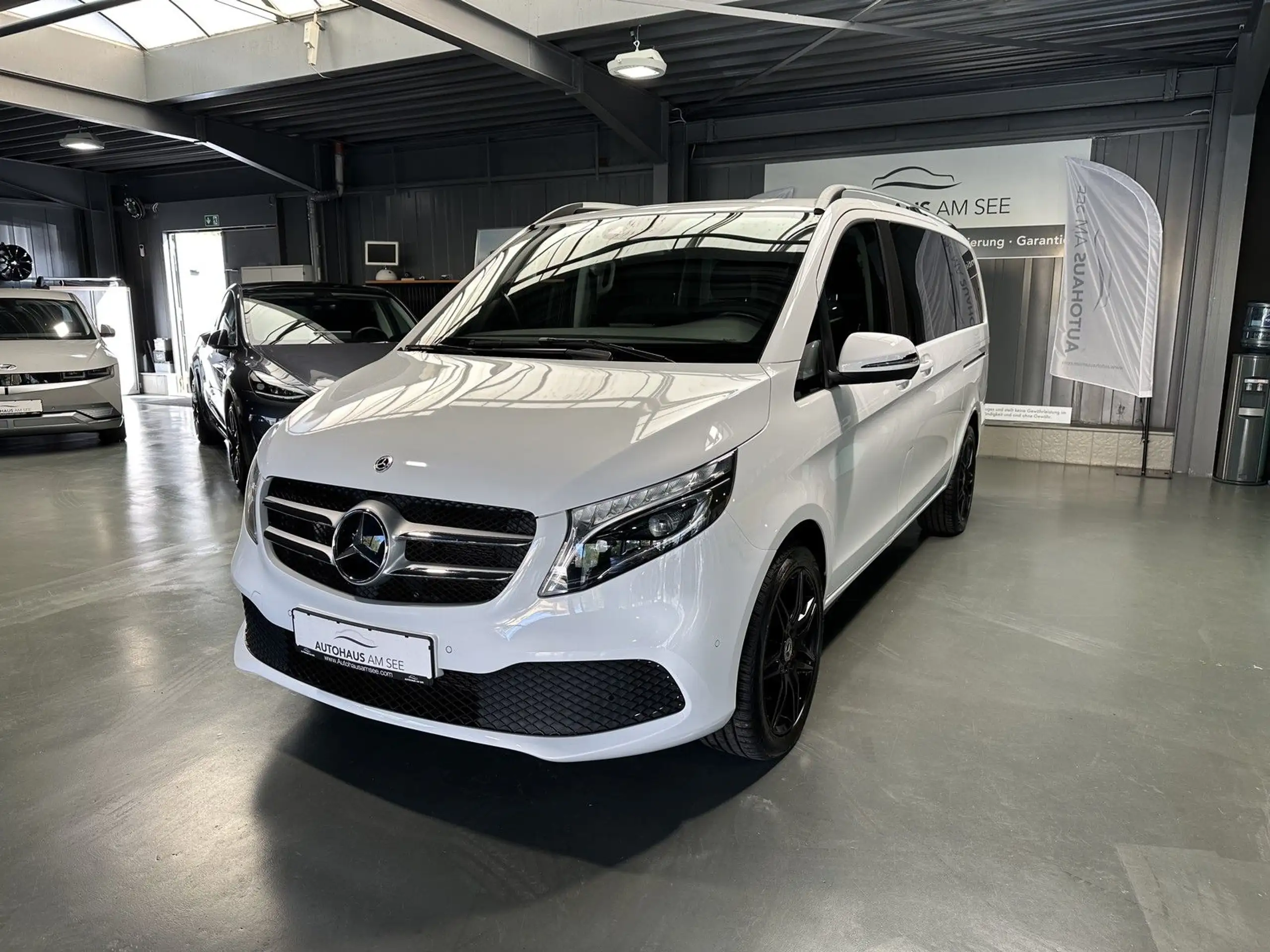 Mercedes-Benz - V 300