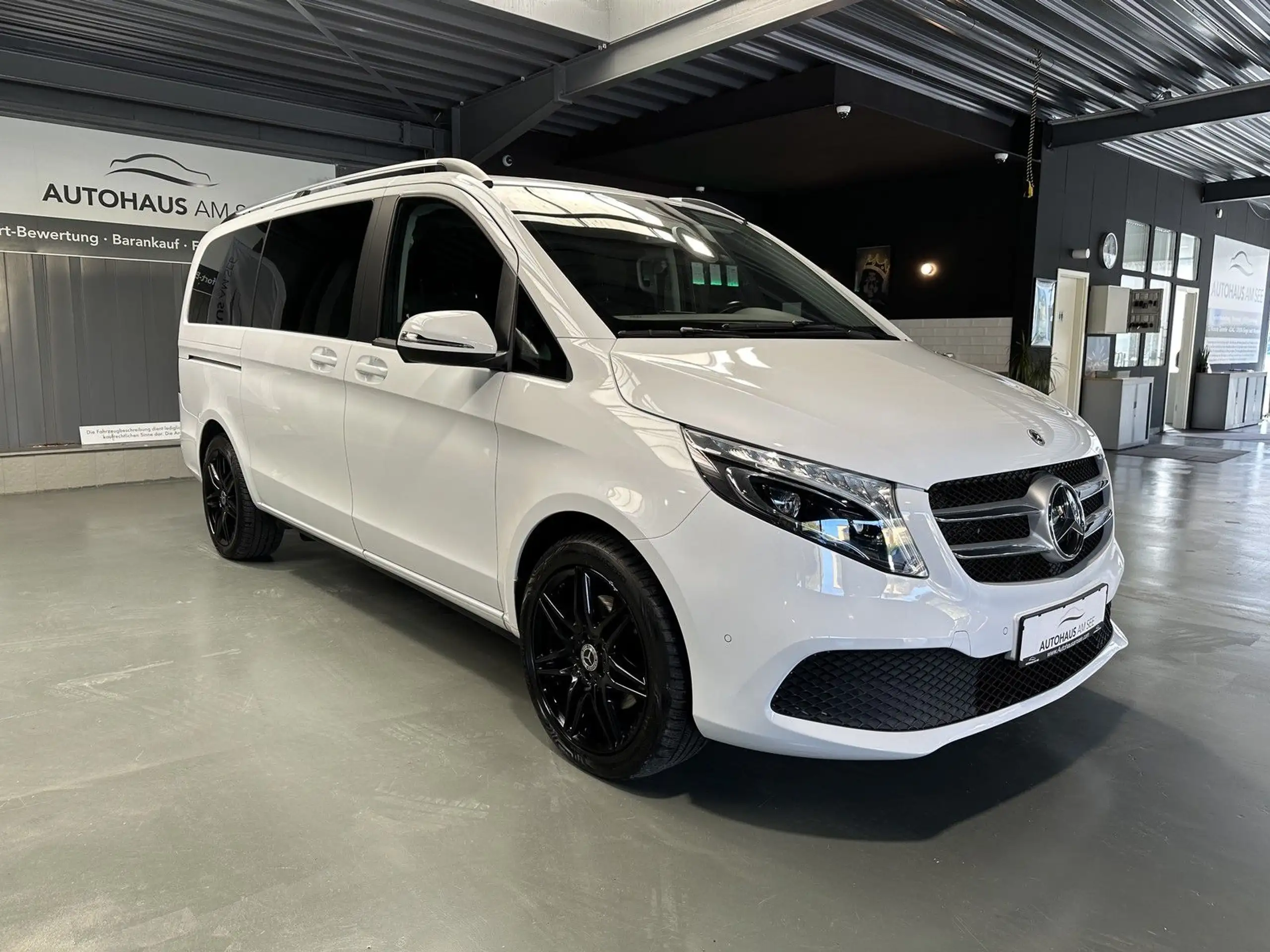 Mercedes-Benz - V 300