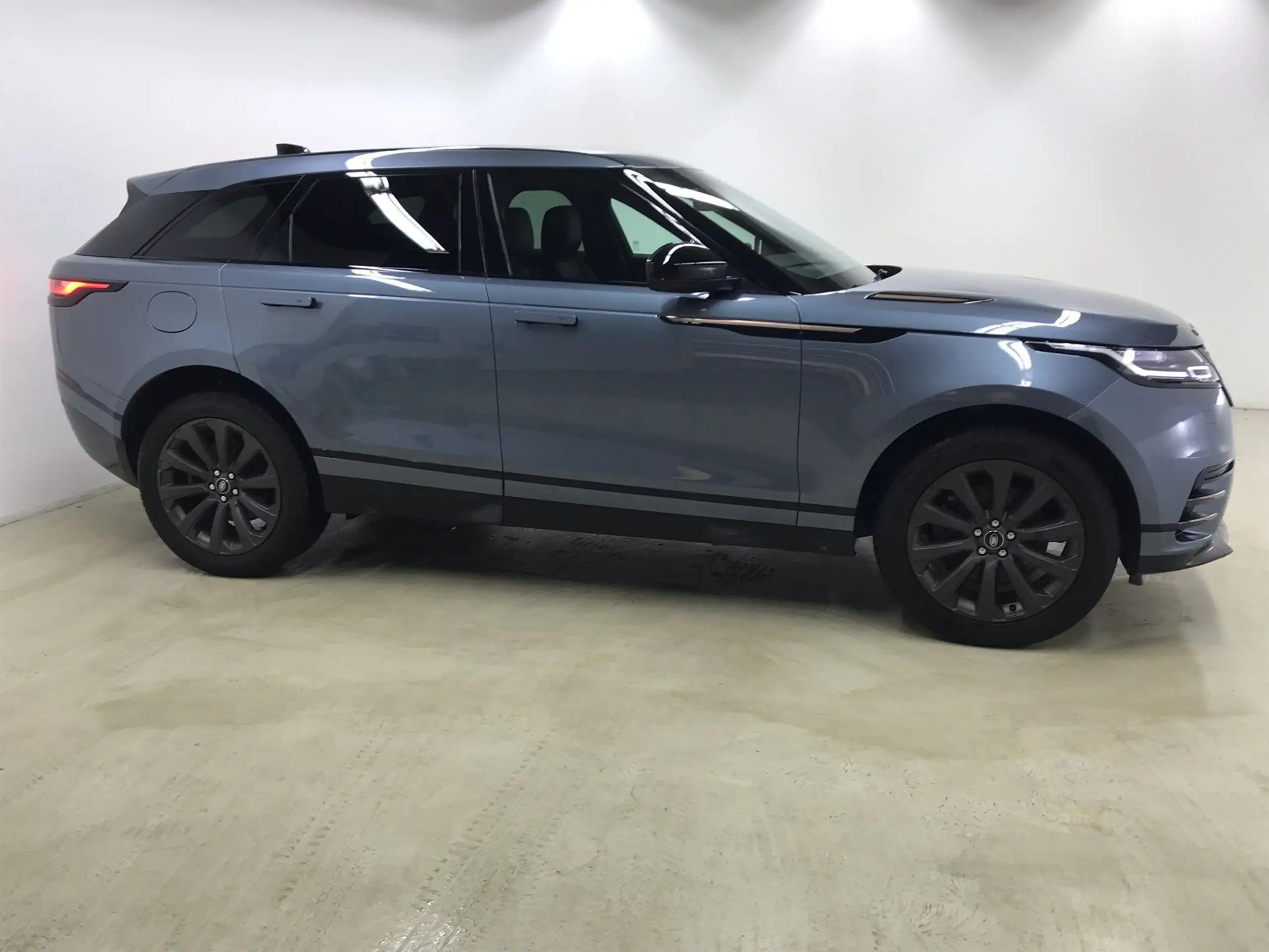 Land Rover - Range Rover Velar