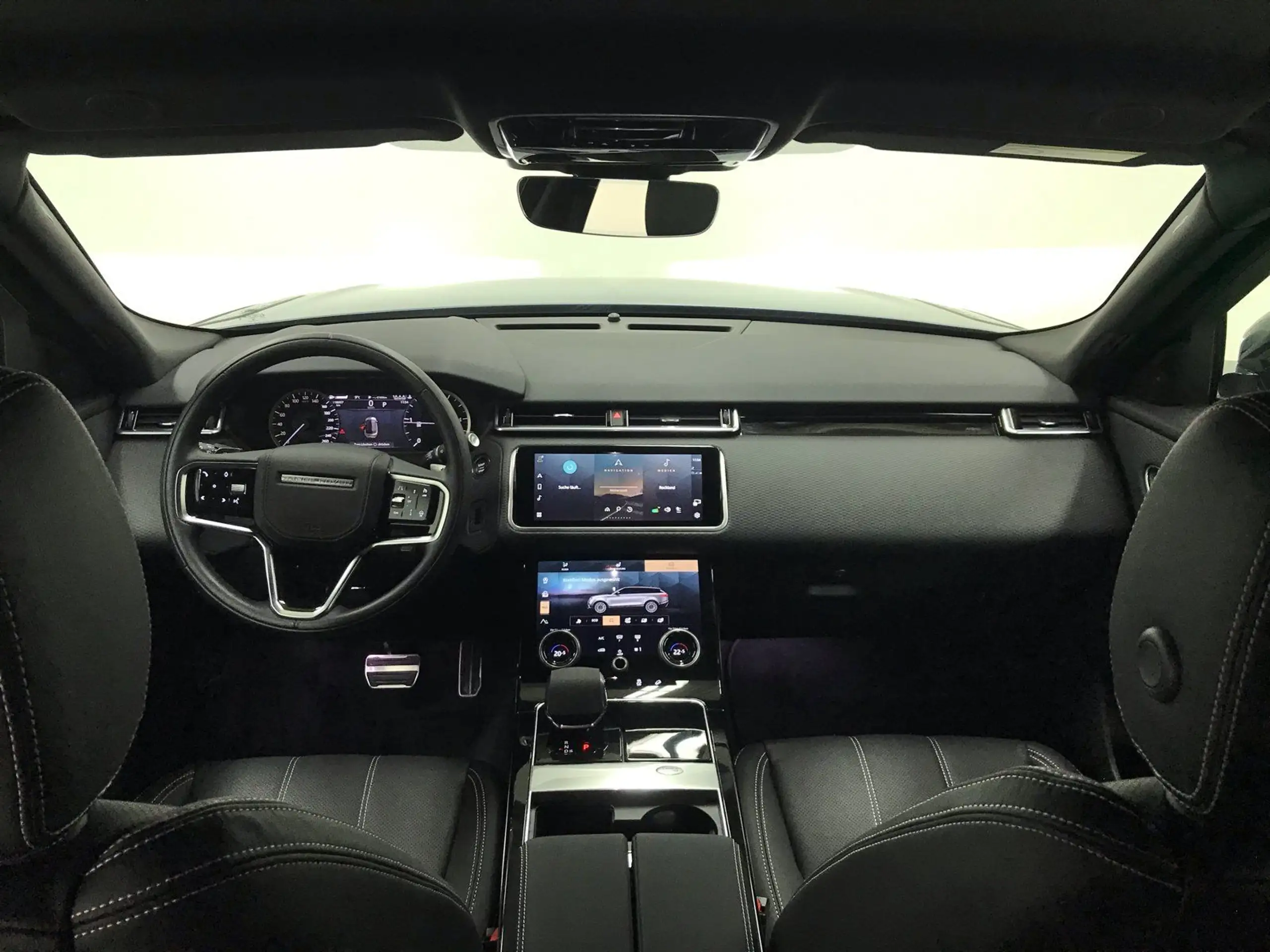 Land Rover - Range Rover Velar