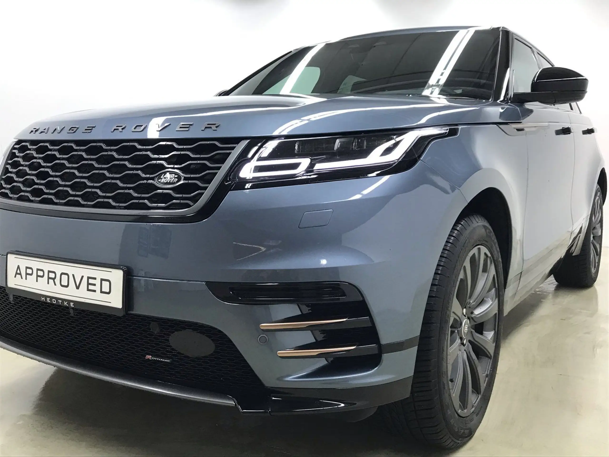 Land Rover - Range Rover Velar