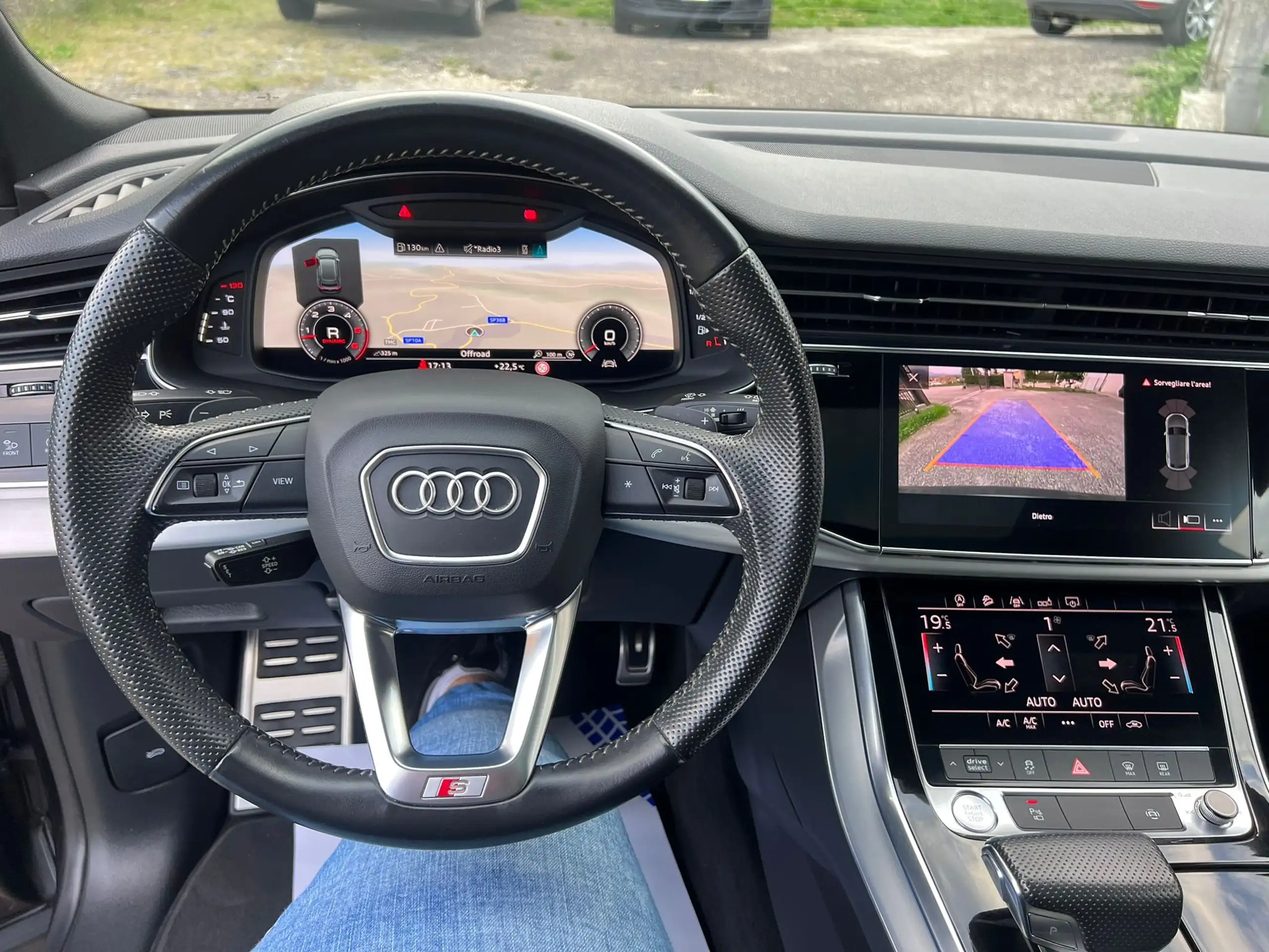 Audi - Q8