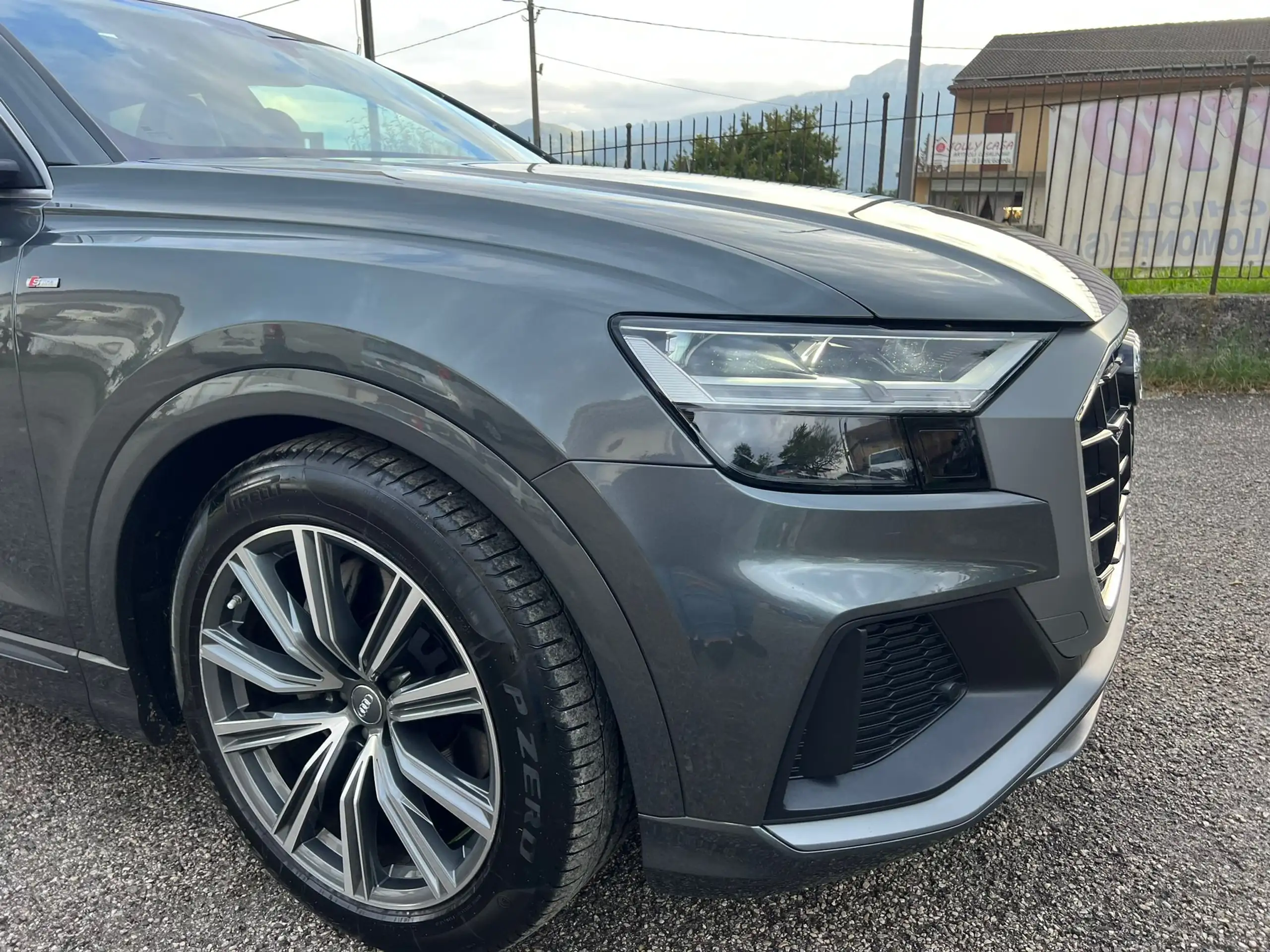 Audi - Q8