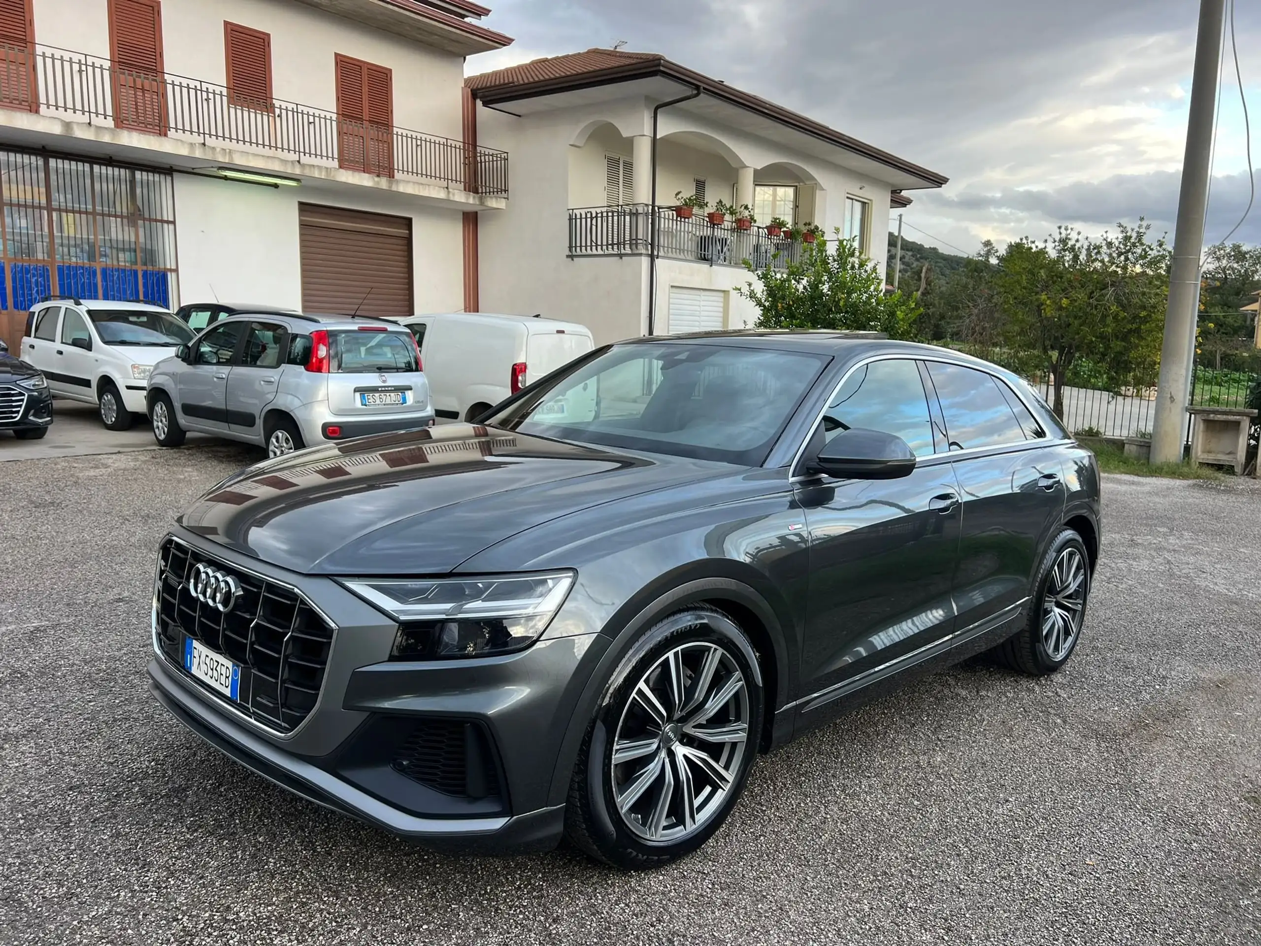 Audi - Q8