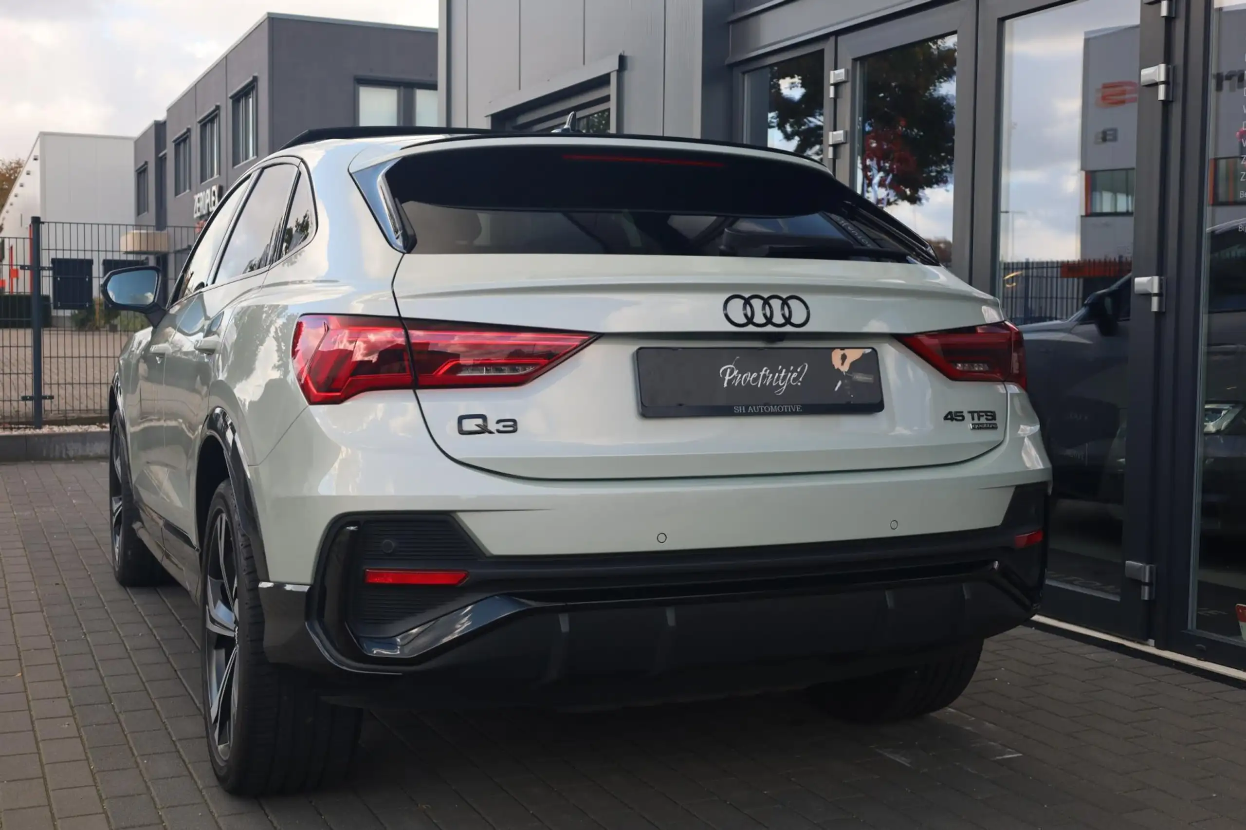 Audi - Q3