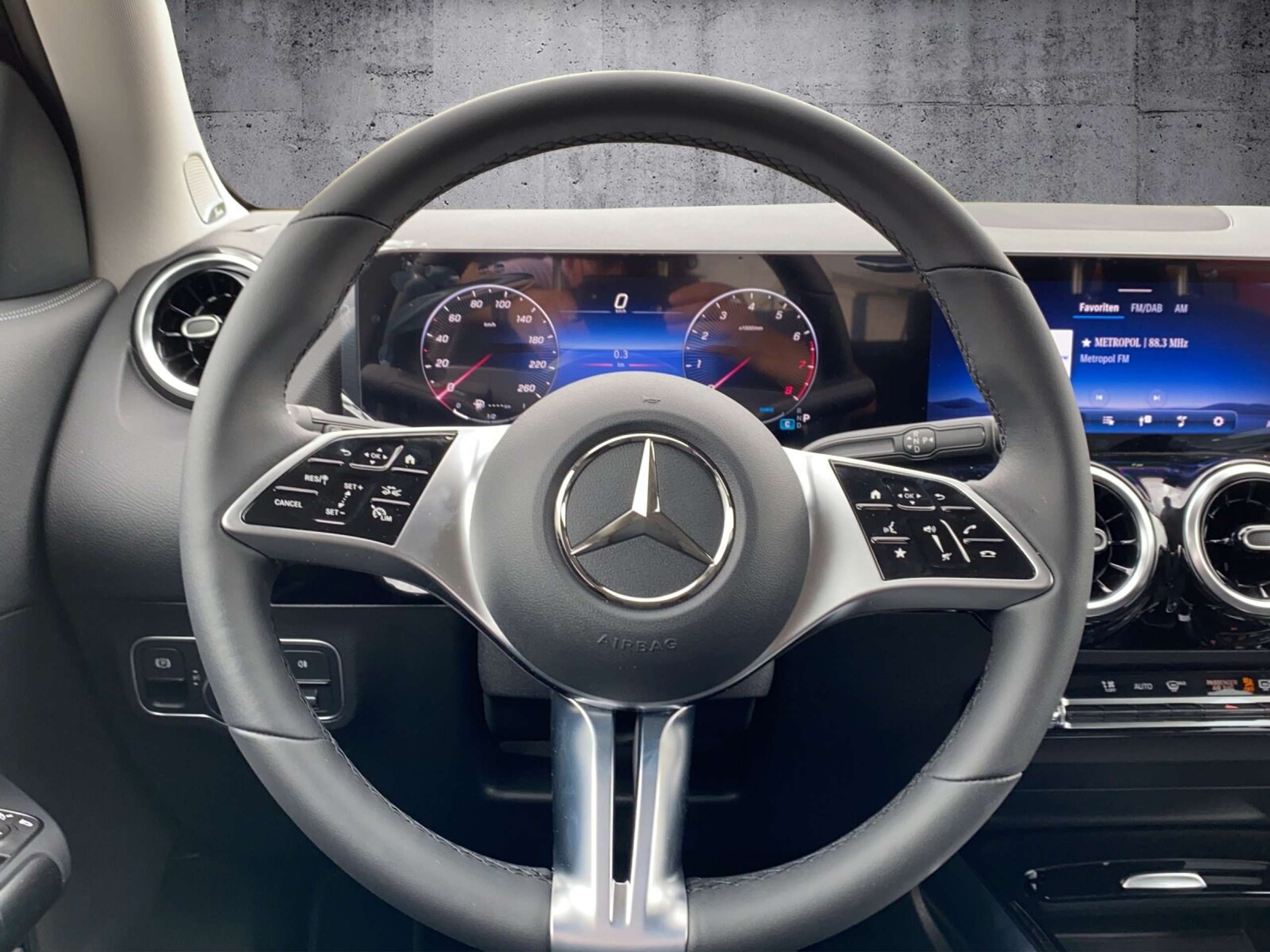 Mercedes-Benz - GLA 180