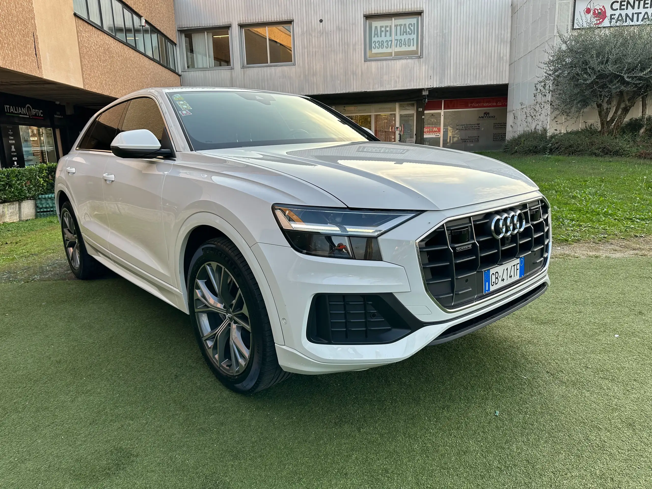 Audi - Q8