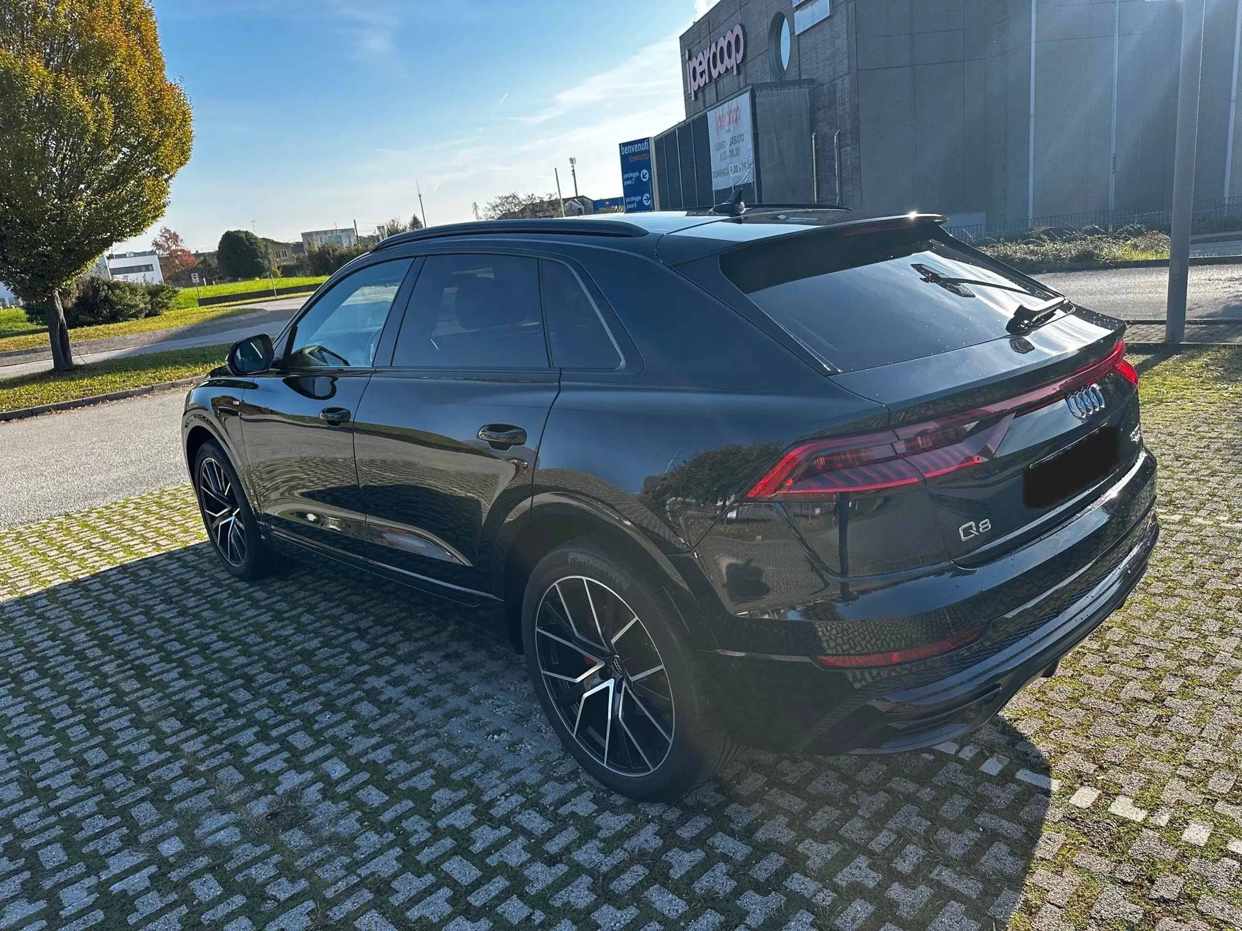 Audi - Q8