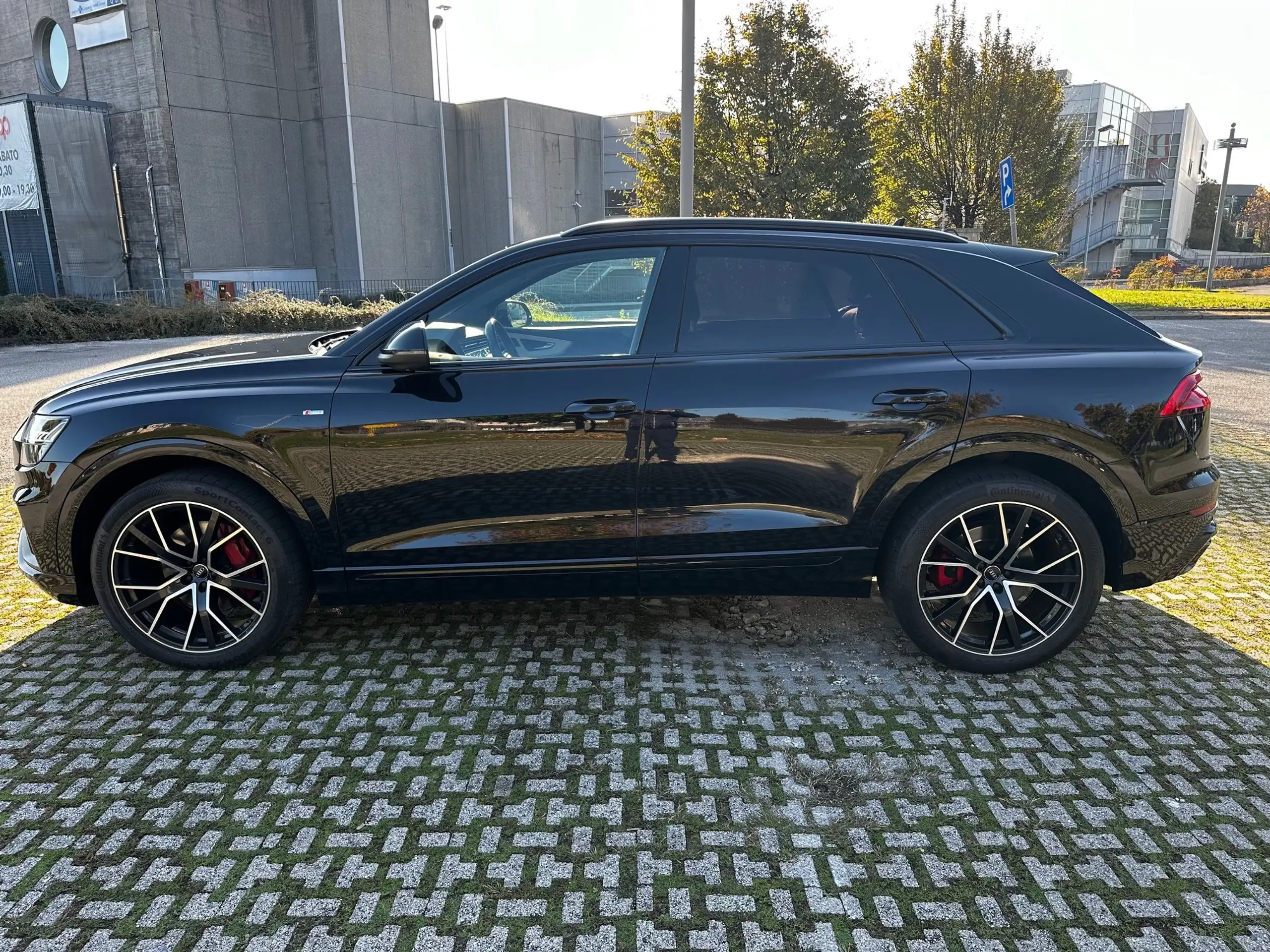 Audi - Q8