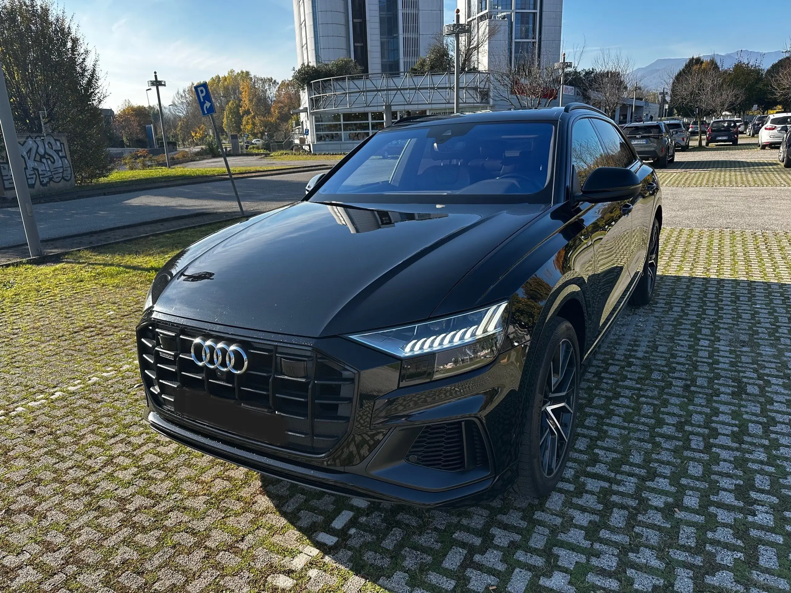 Audi - Q8