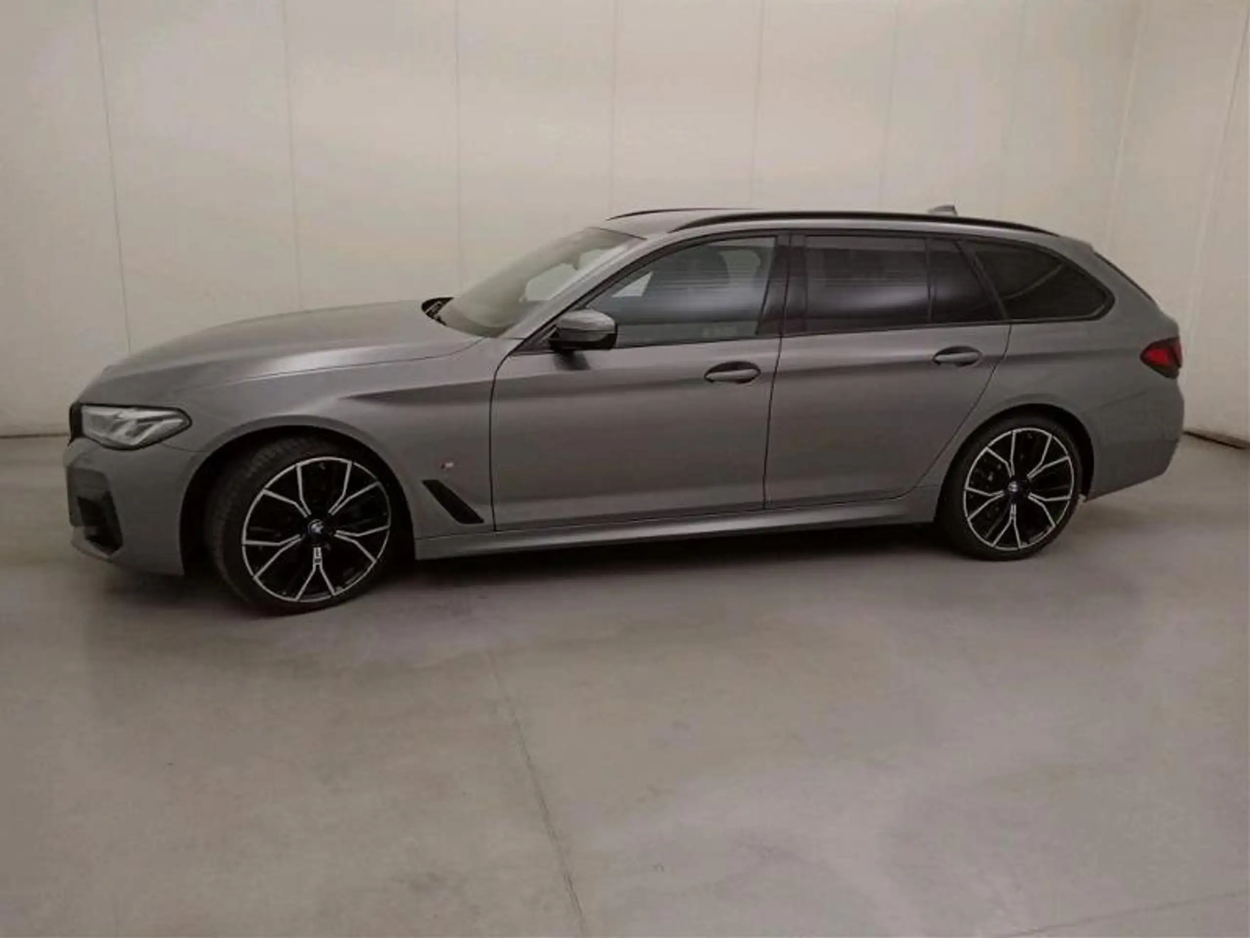 BMW - 520