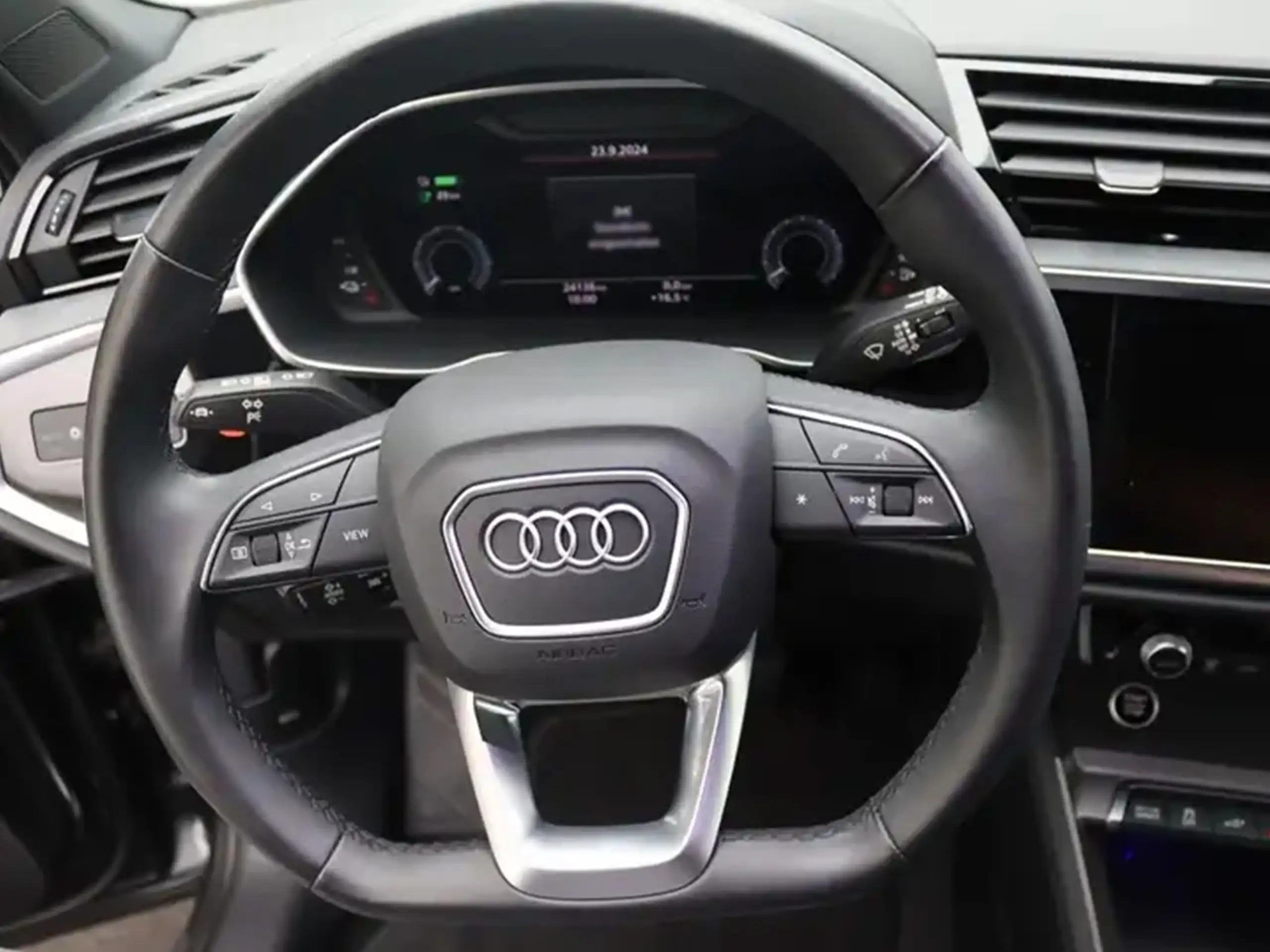 Audi - Q3