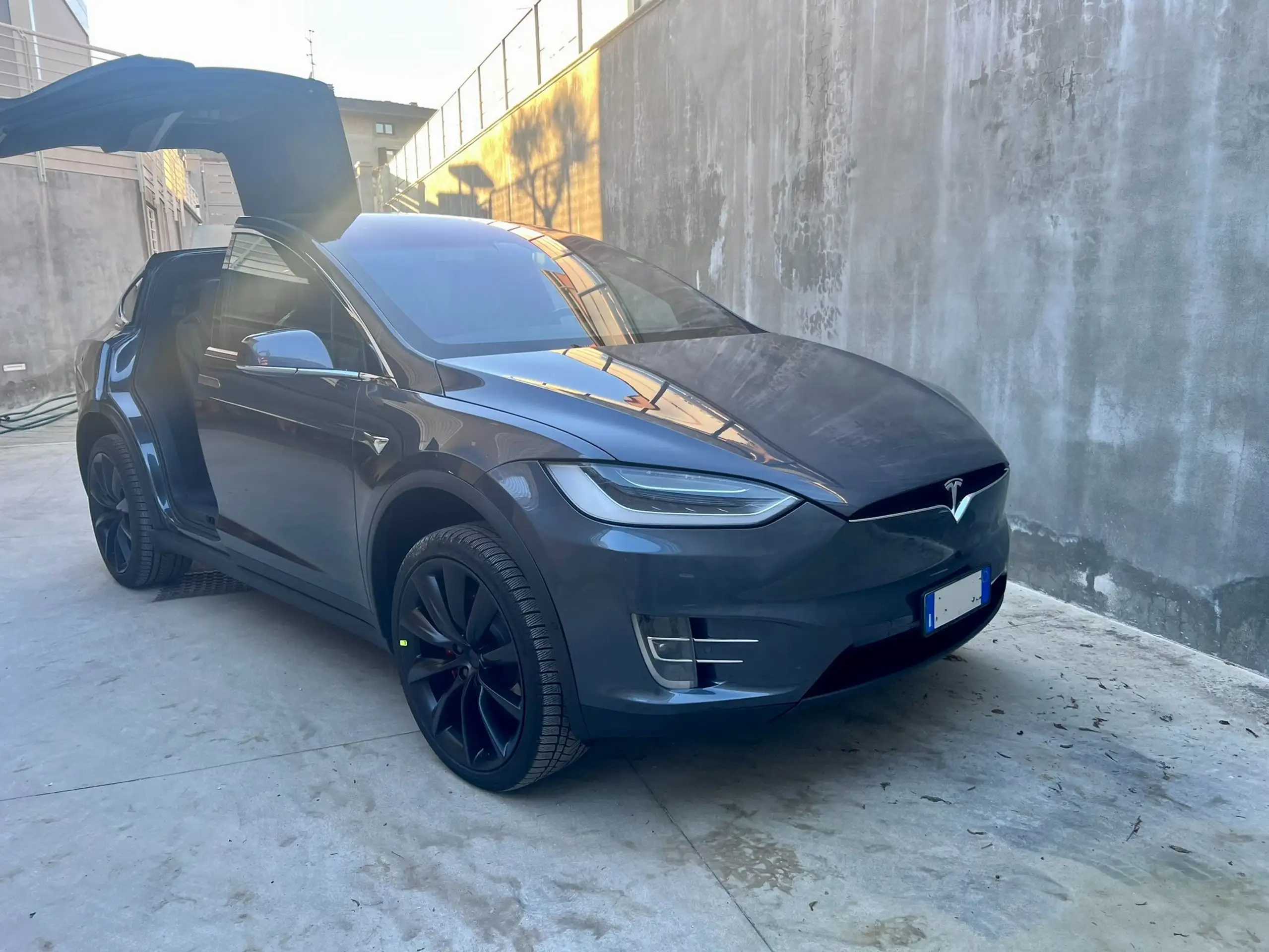 Tesla - Model X