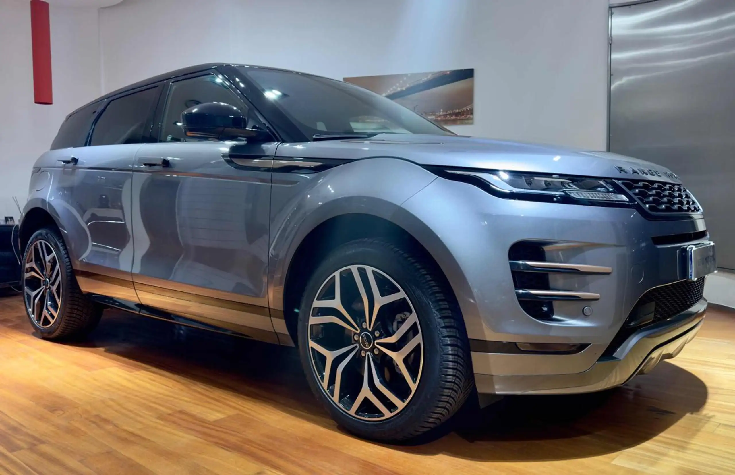 Land Rover - Range Rover Evoque