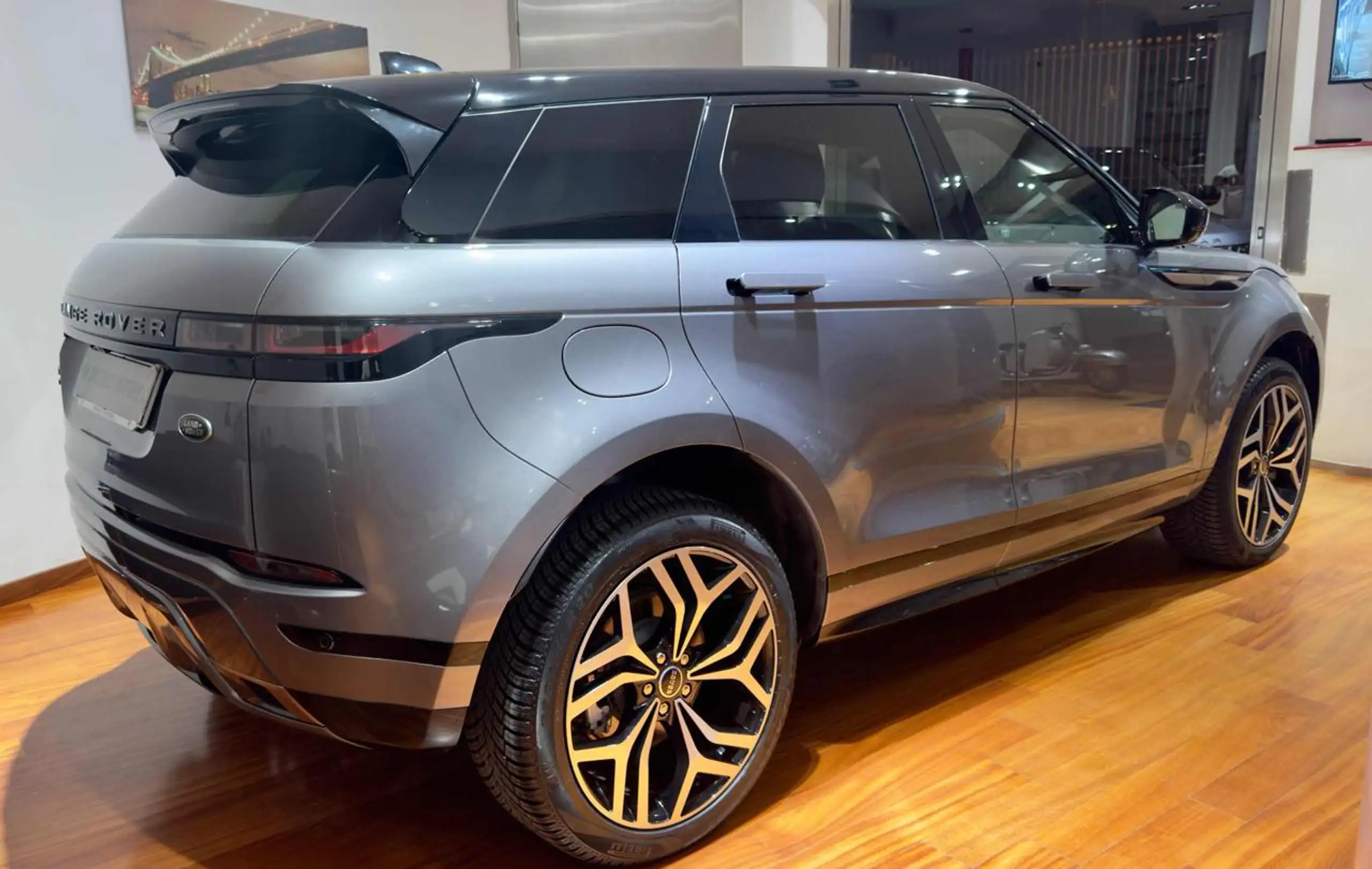 Land Rover - Range Rover Evoque