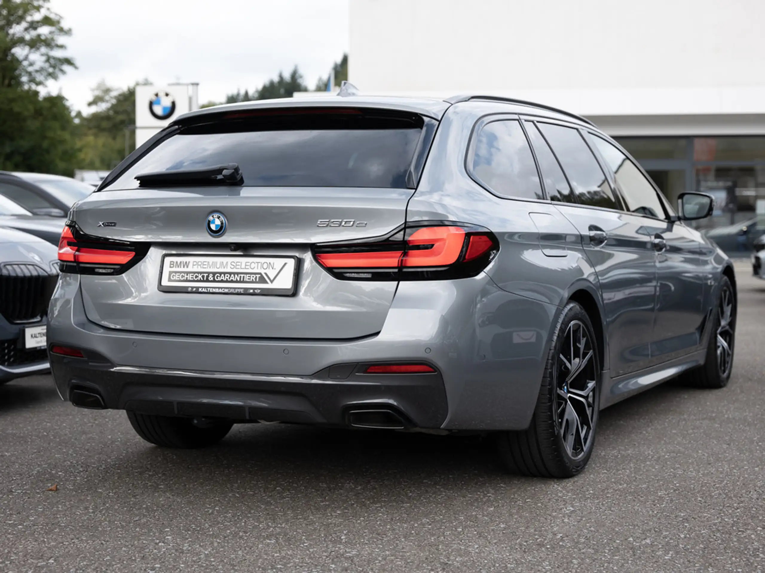 BMW - 530