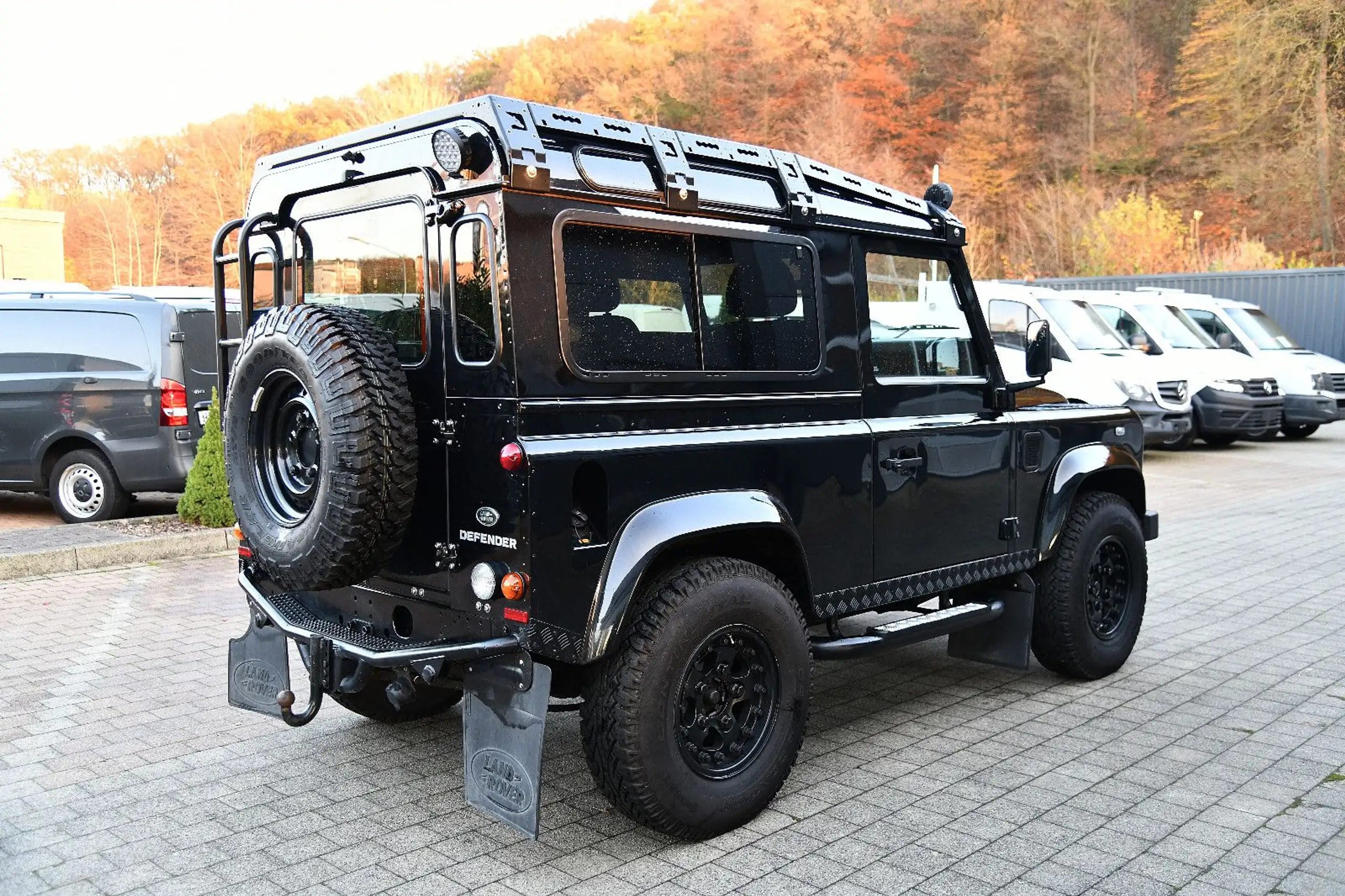 Land Rover - Defender