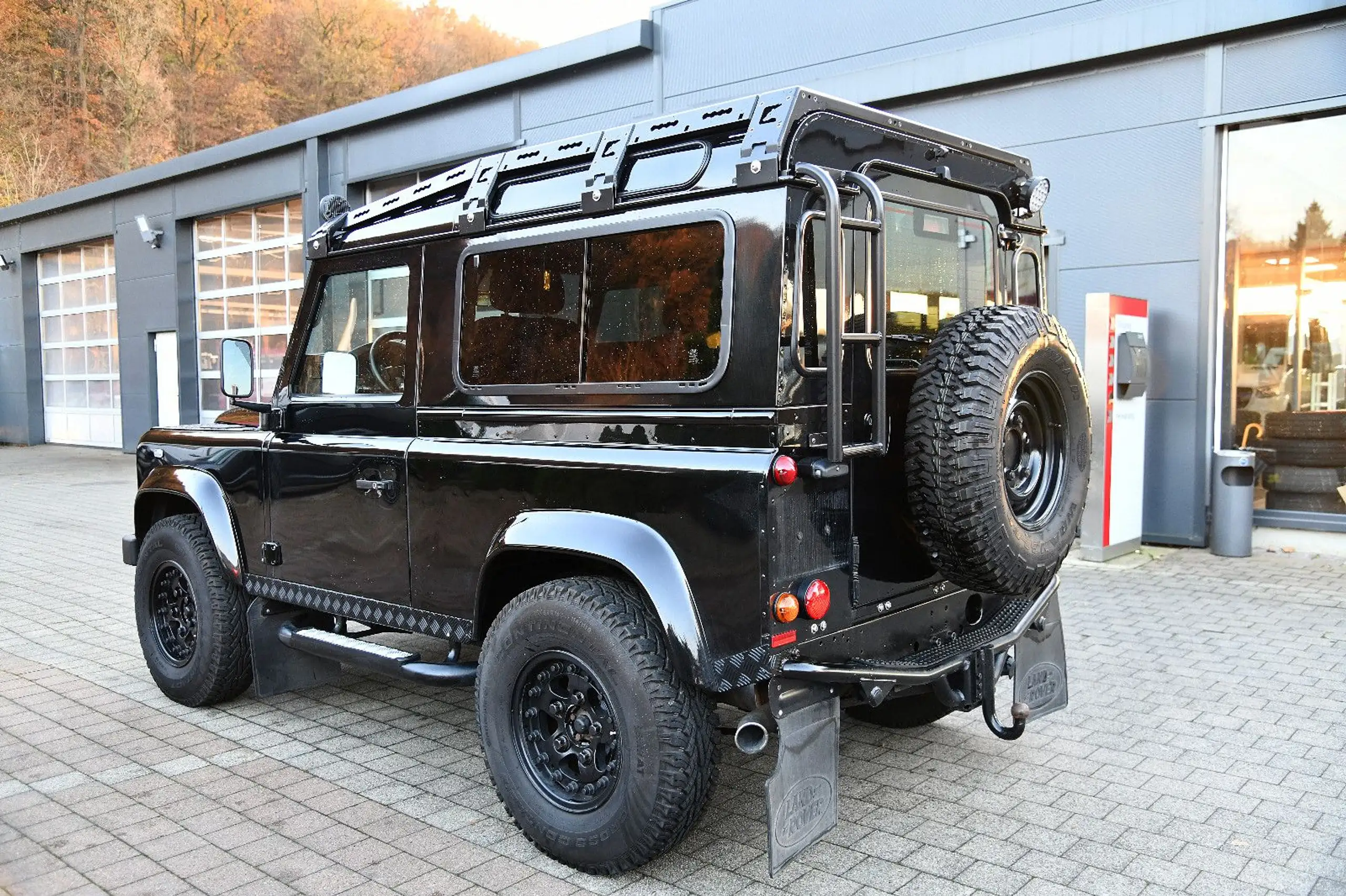 Land Rover - Defender