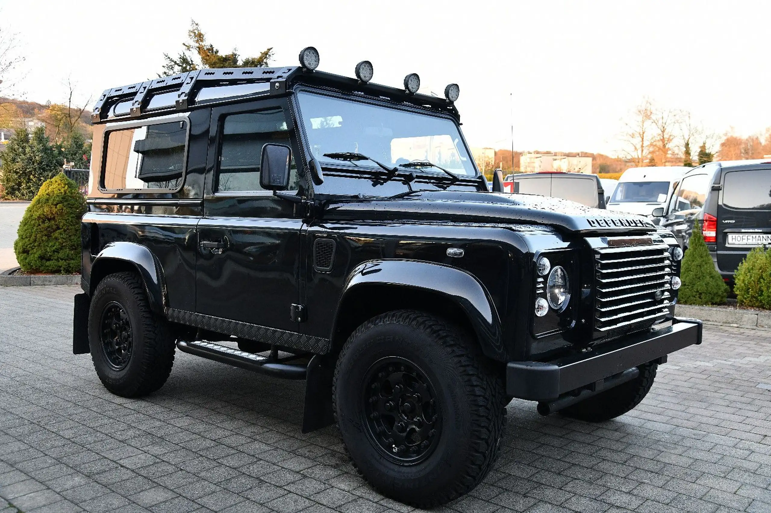 Land Rover - Defender