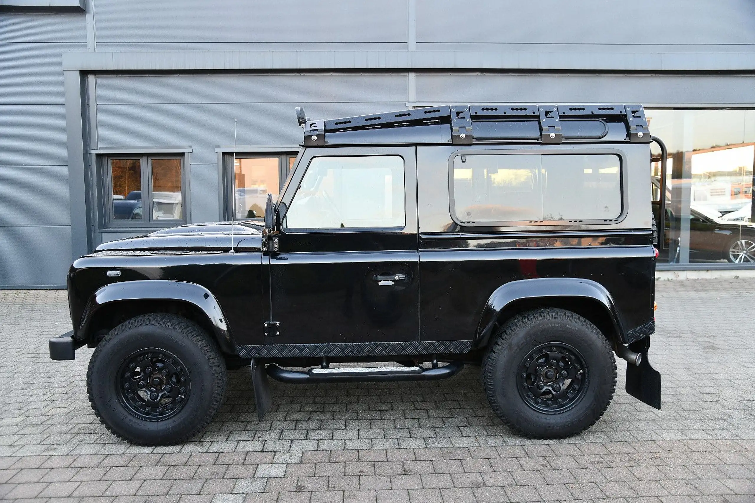 Land Rover - Defender