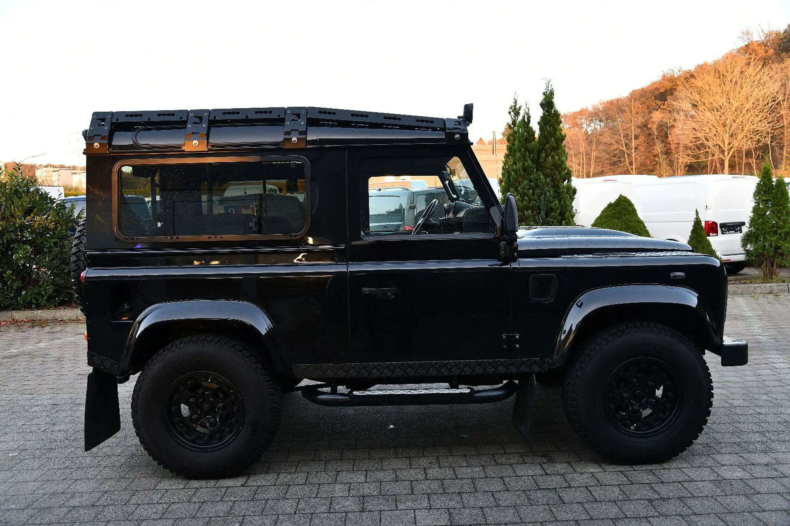 Land Rover - Defender