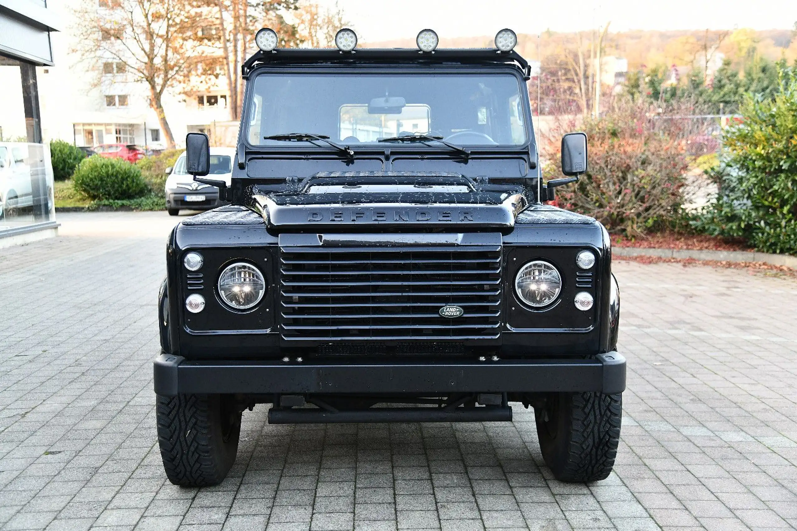 Land Rover - Defender