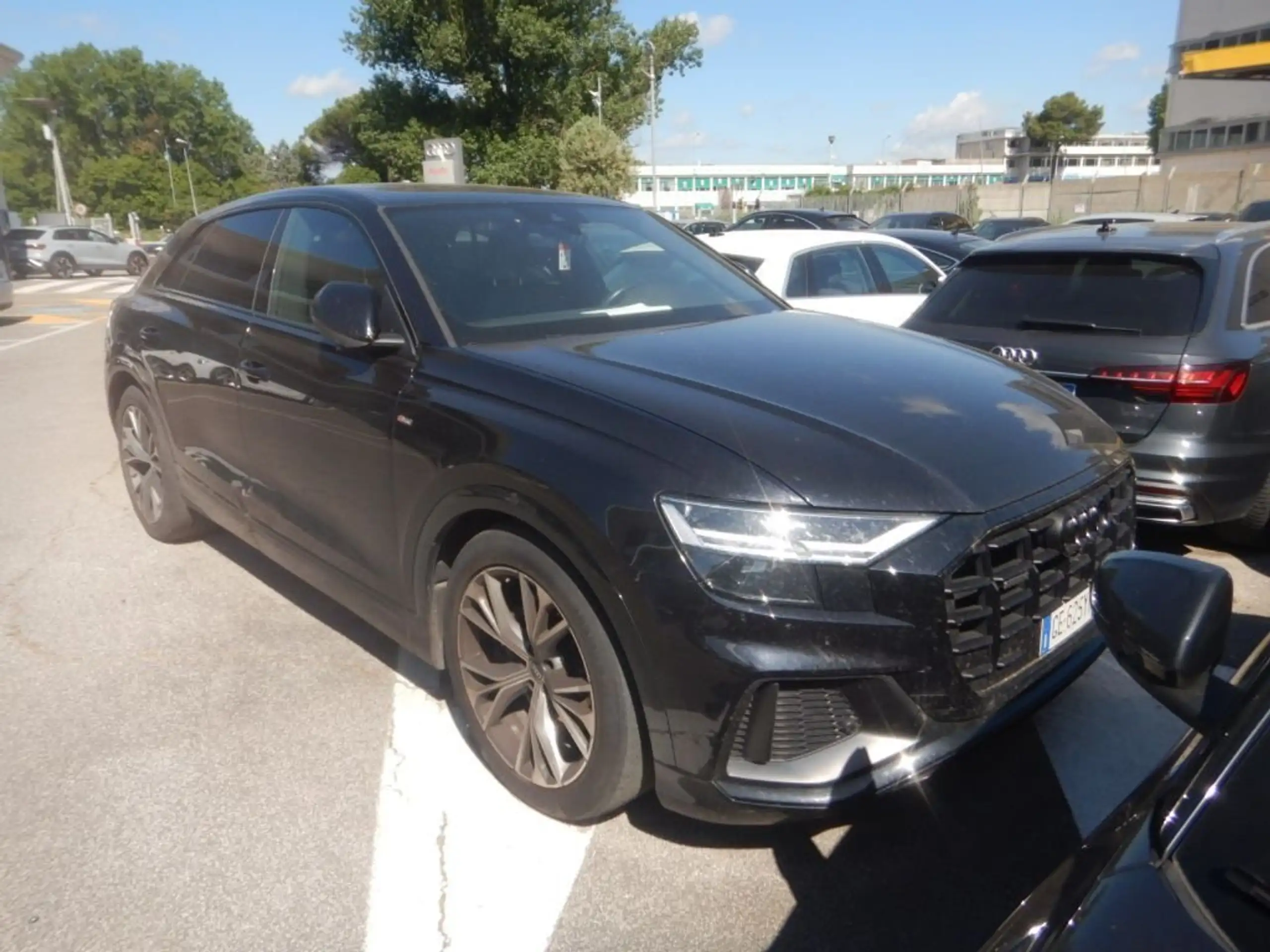 Audi - Q8