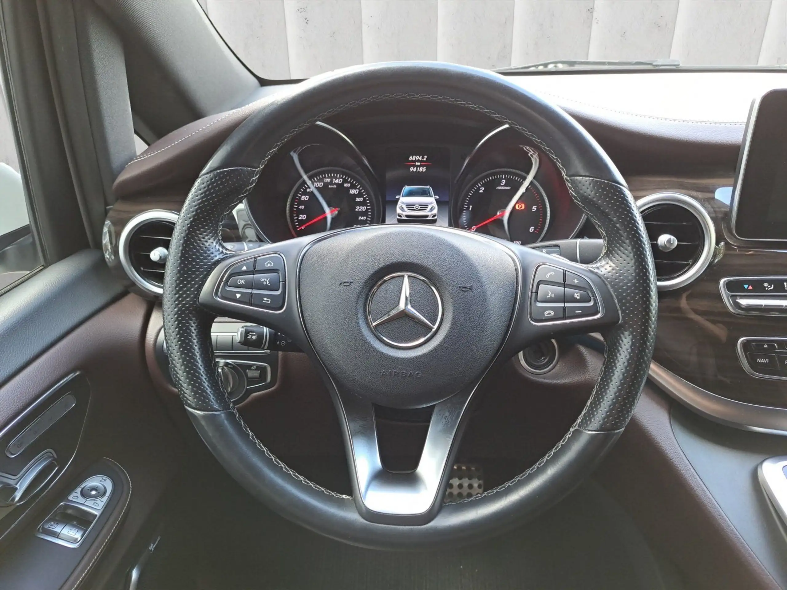 Mercedes-Benz - V 250