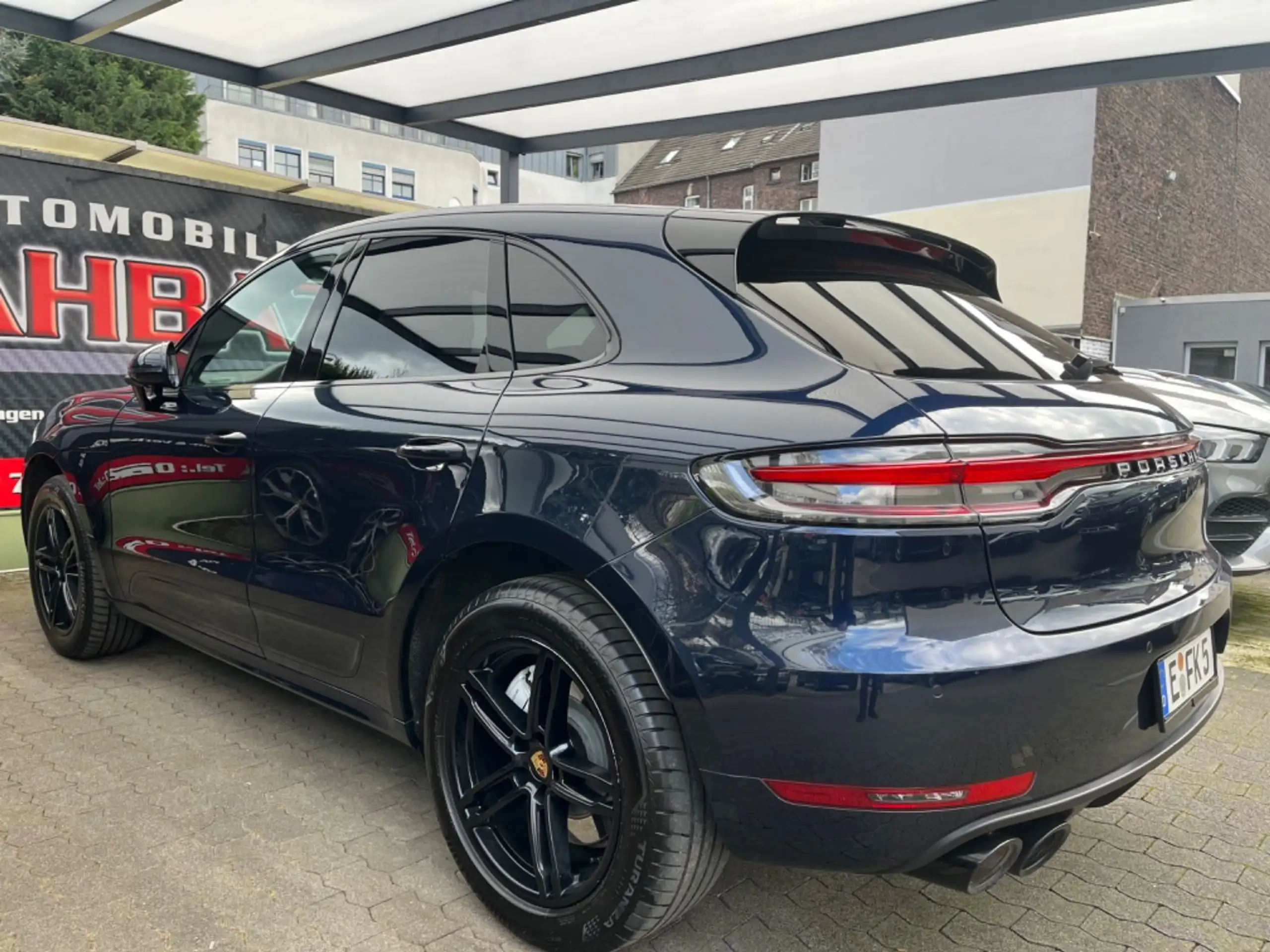 Porsche - Macan