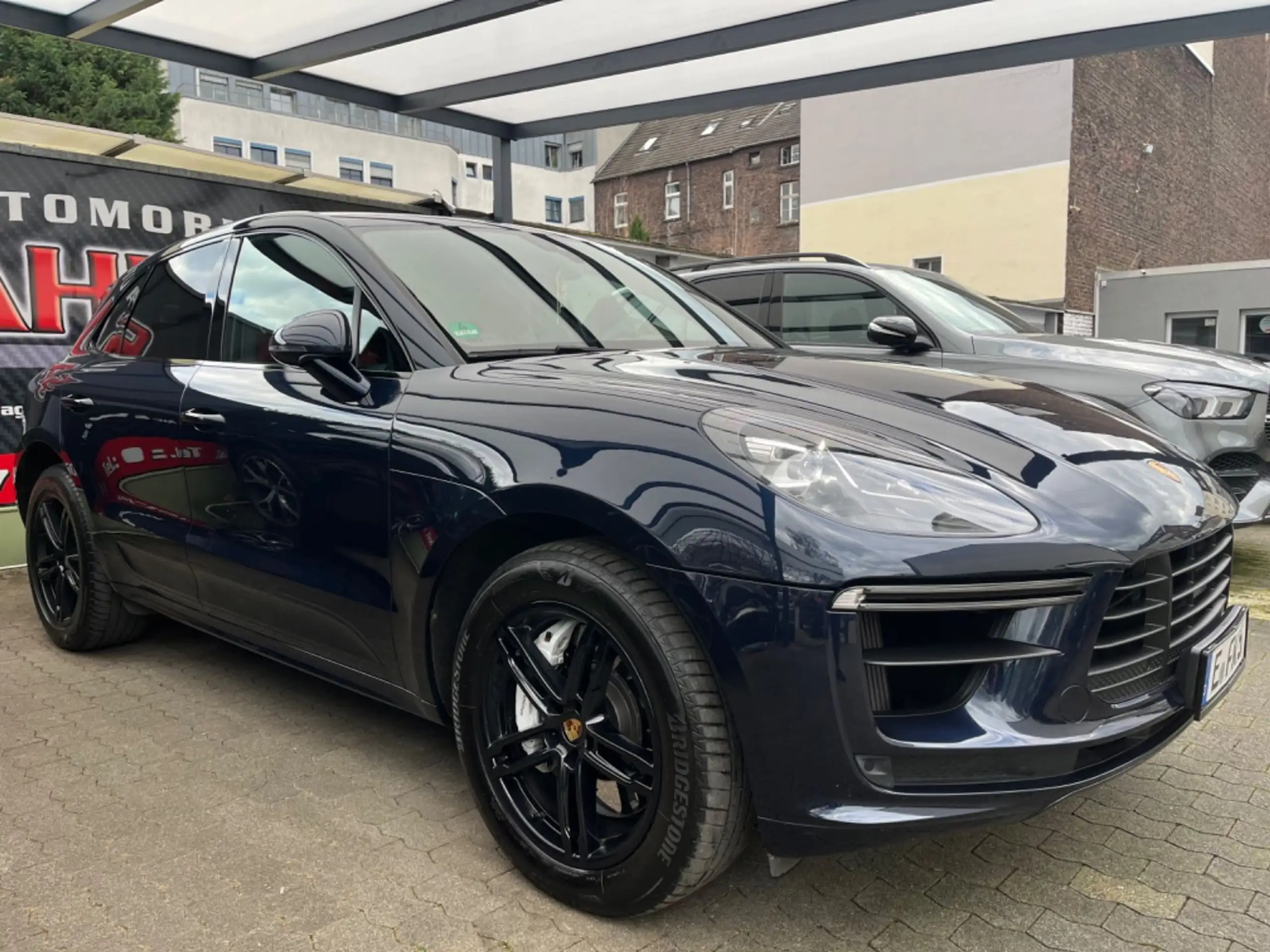 Porsche - Macan