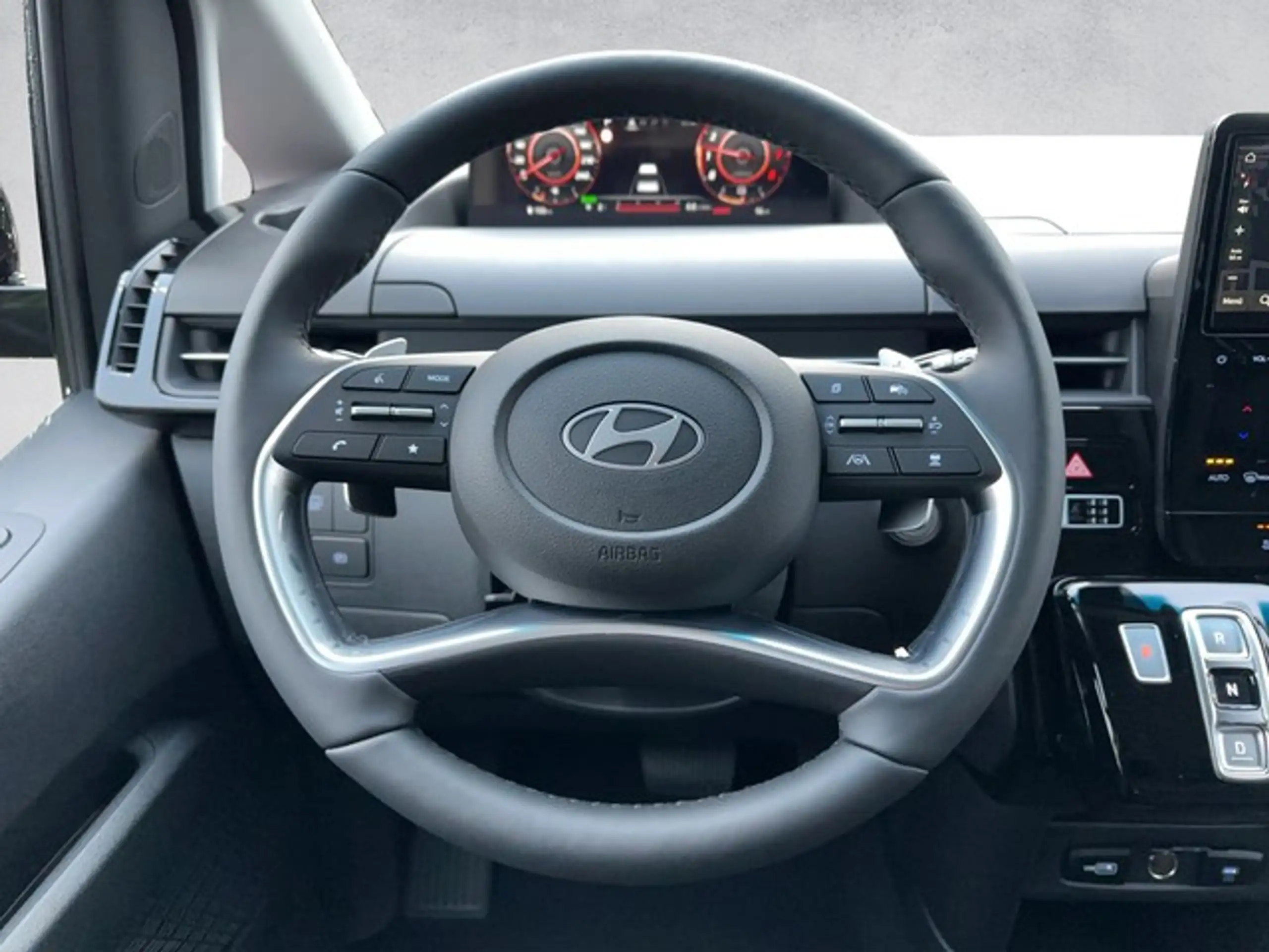 Hyundai - STARIA