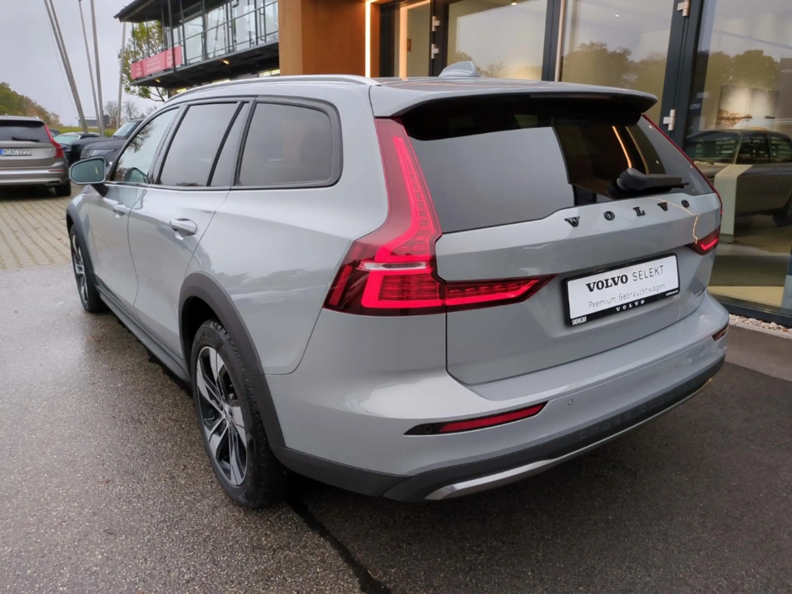 Volvo - V60 Cross Country