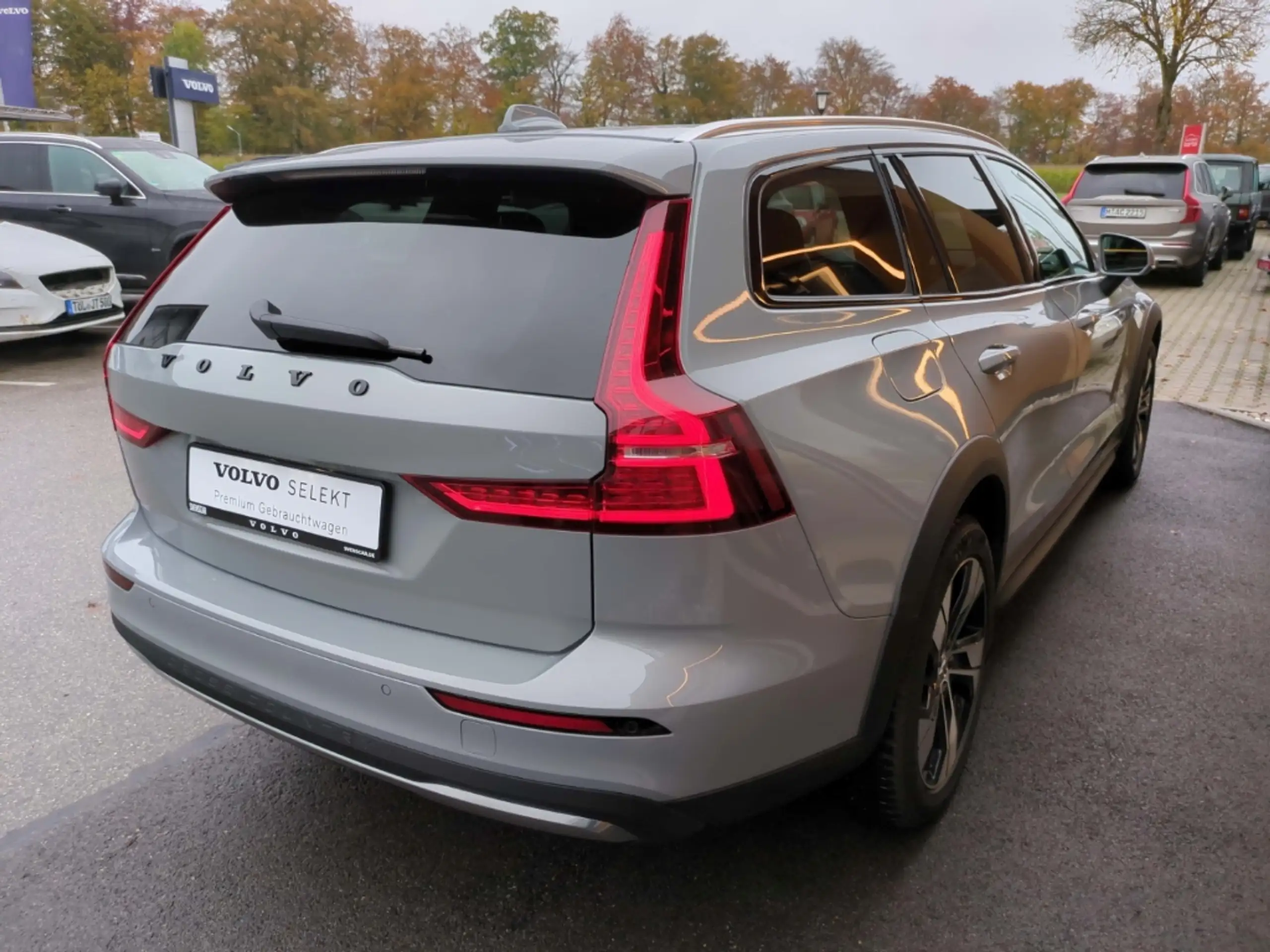 Volvo - V60 Cross Country