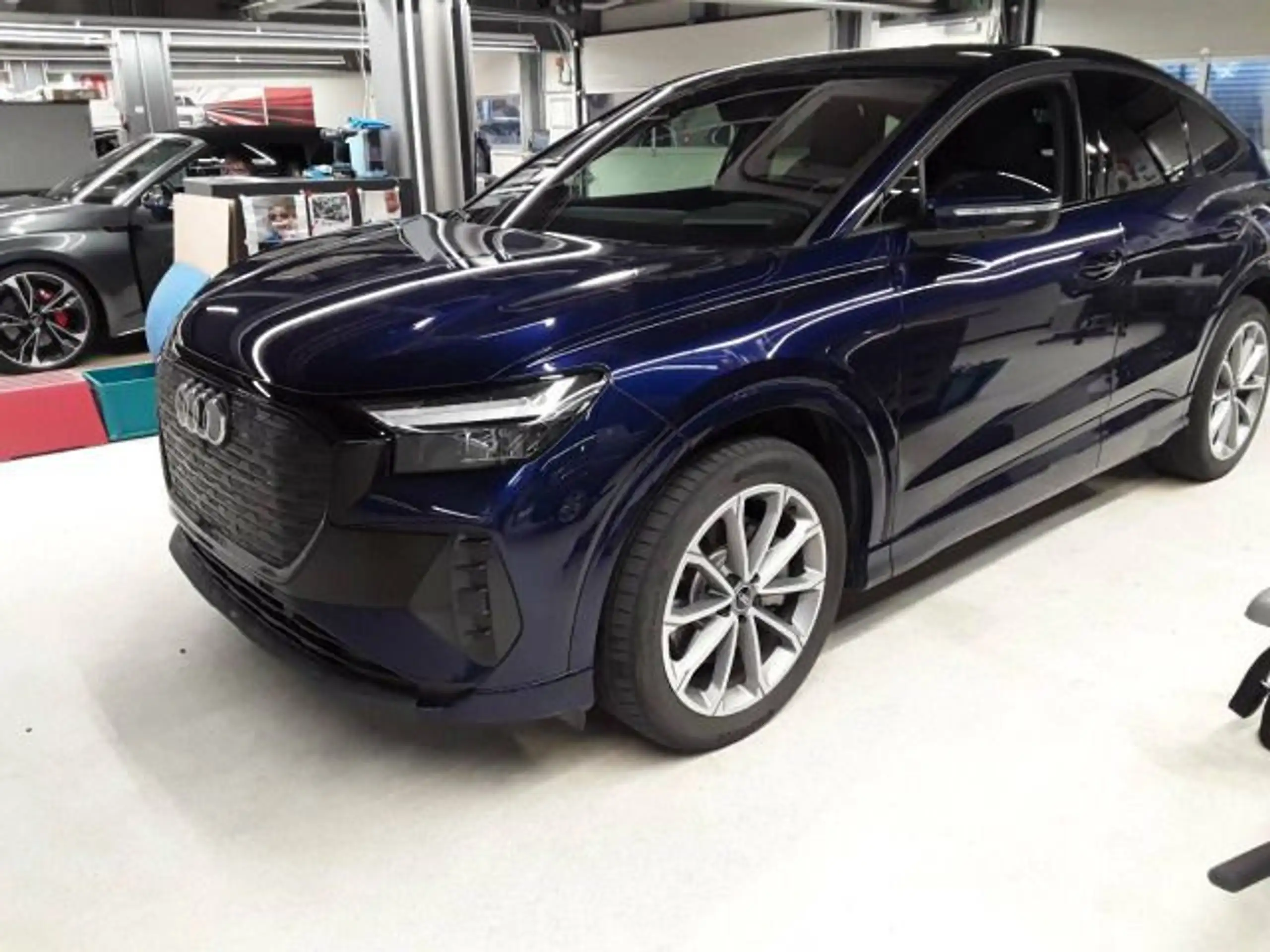 Audi - Q4 e-tron