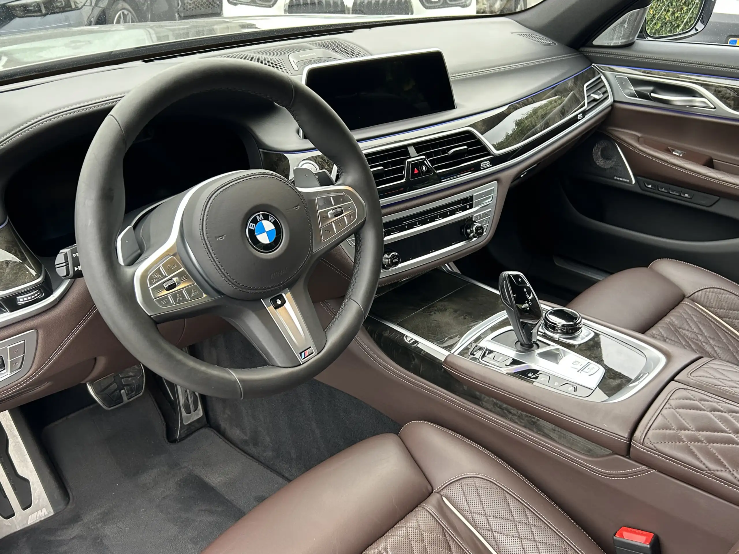 BMW - 745