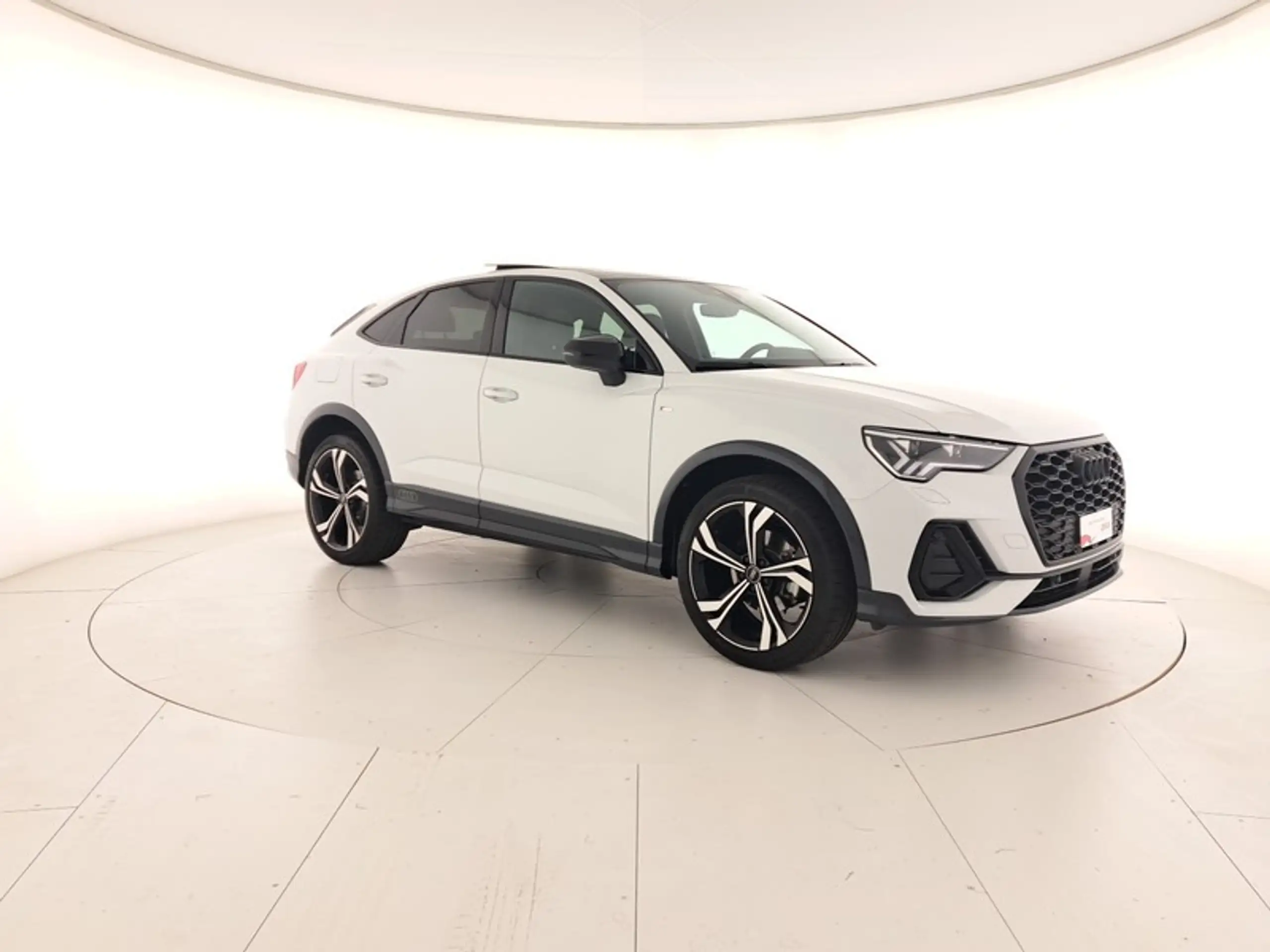 Audi - Q3