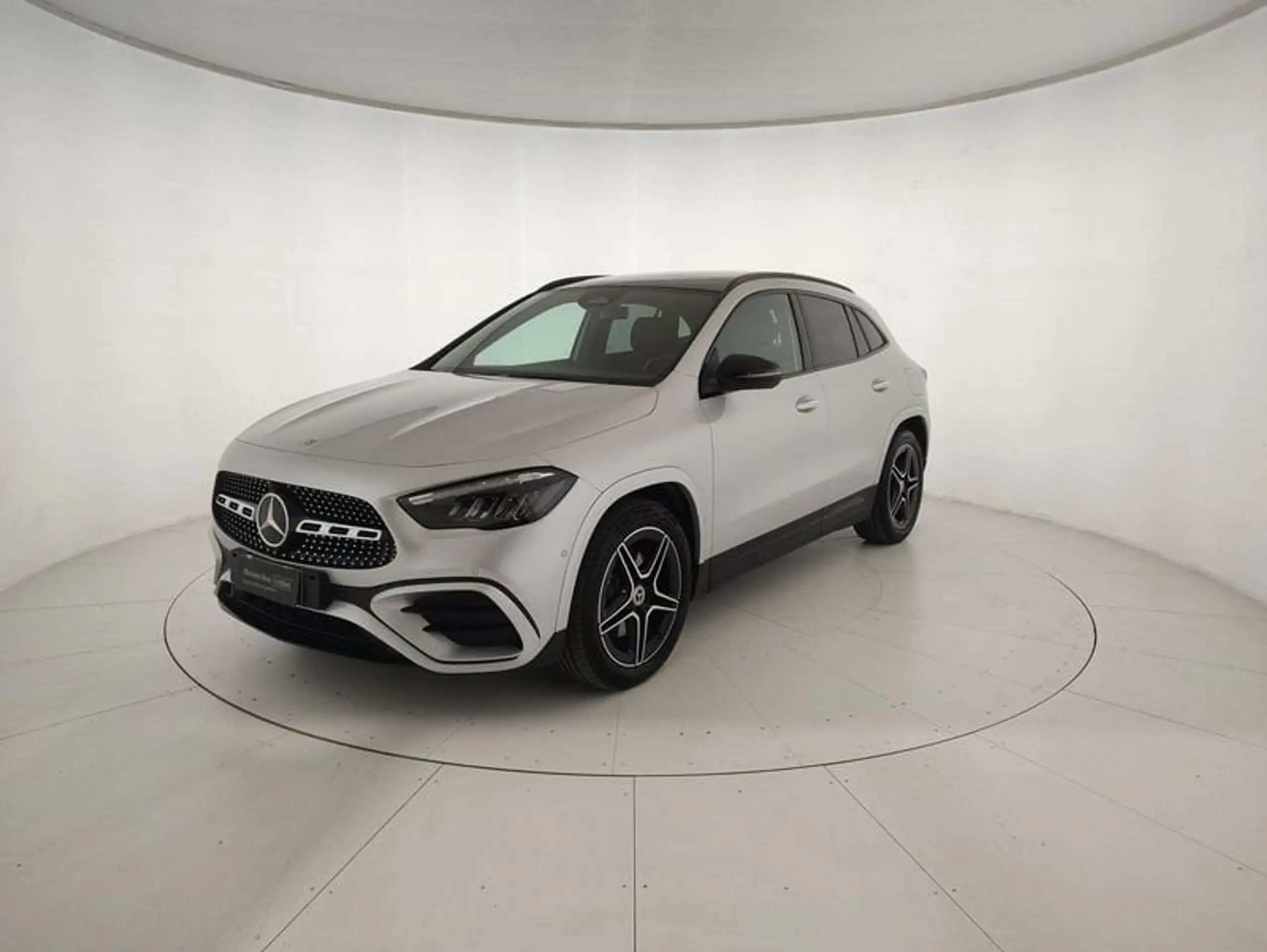 Mercedes-Benz - GLA 220